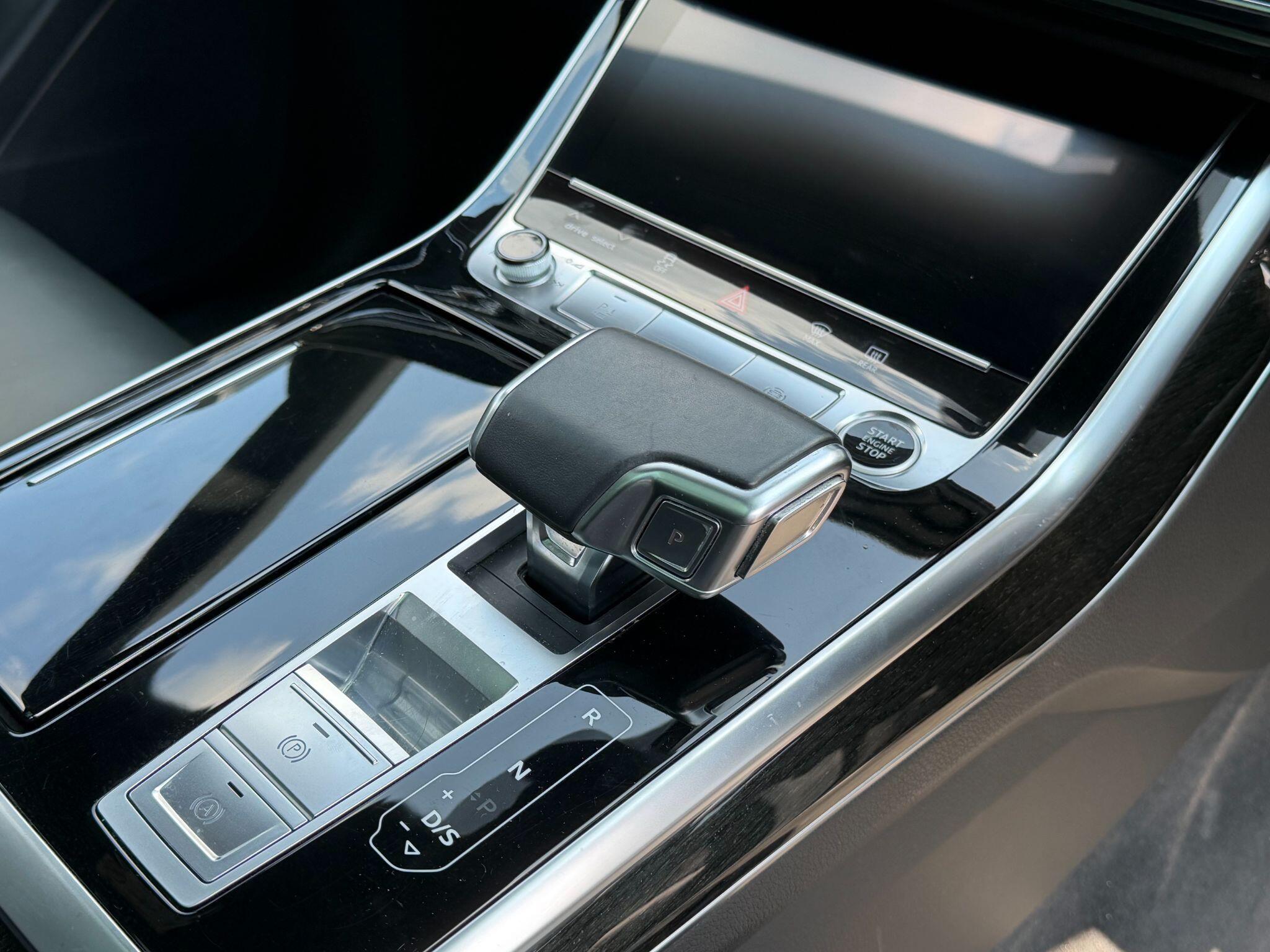 Audi Audi Q8 view 13