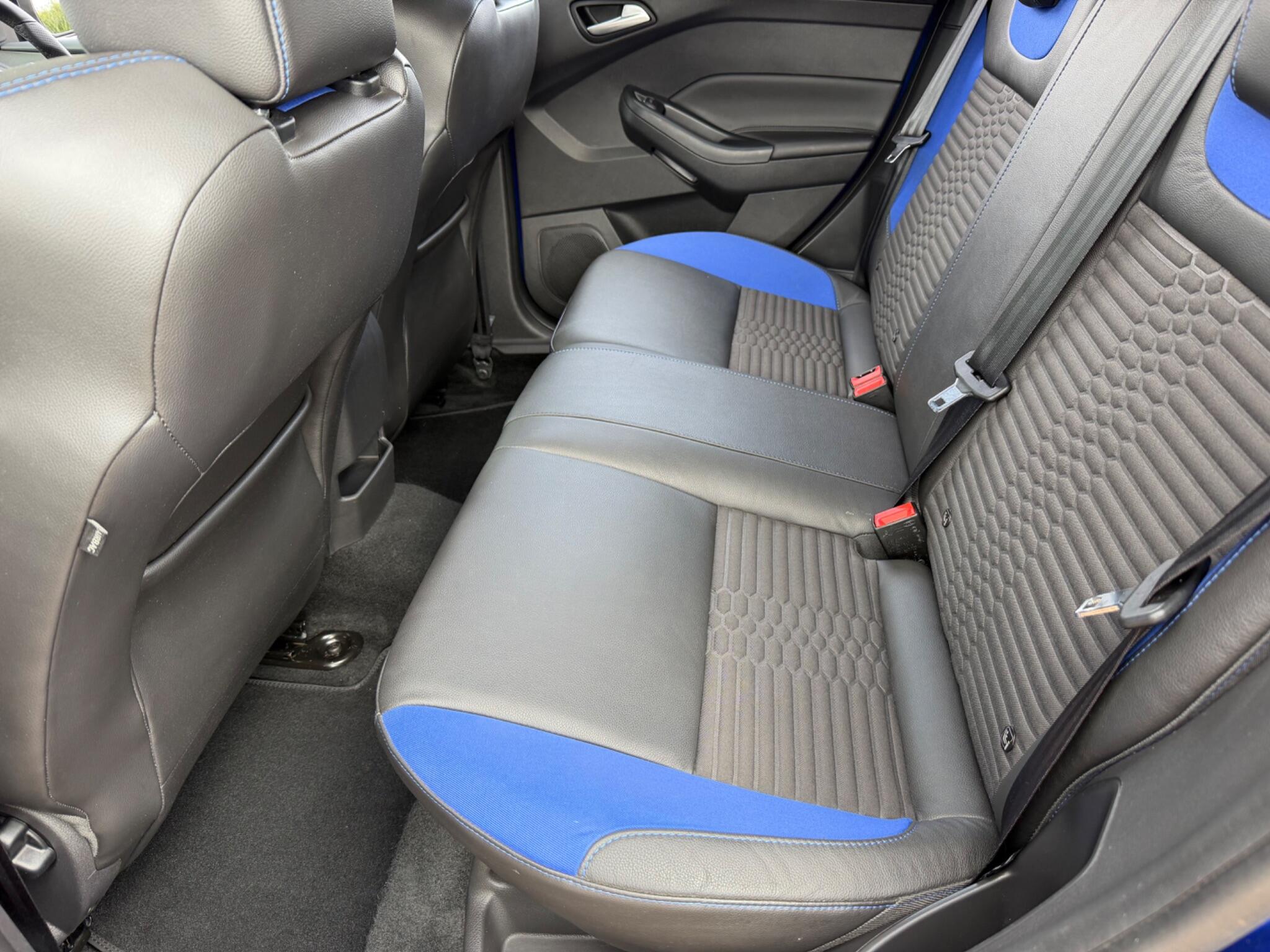 Ford Focus view 35