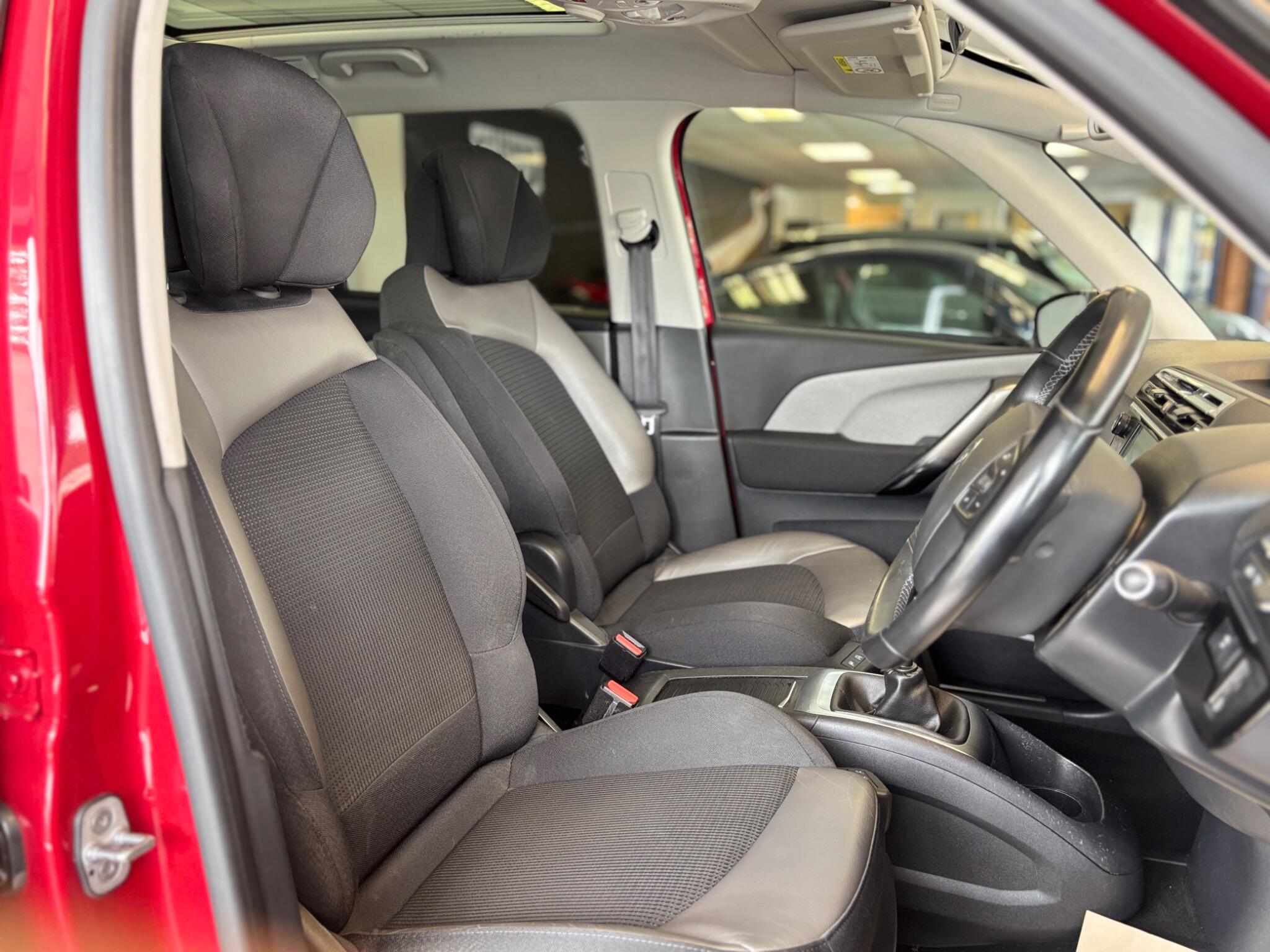 Citroen Grand C4 Picasso view 14