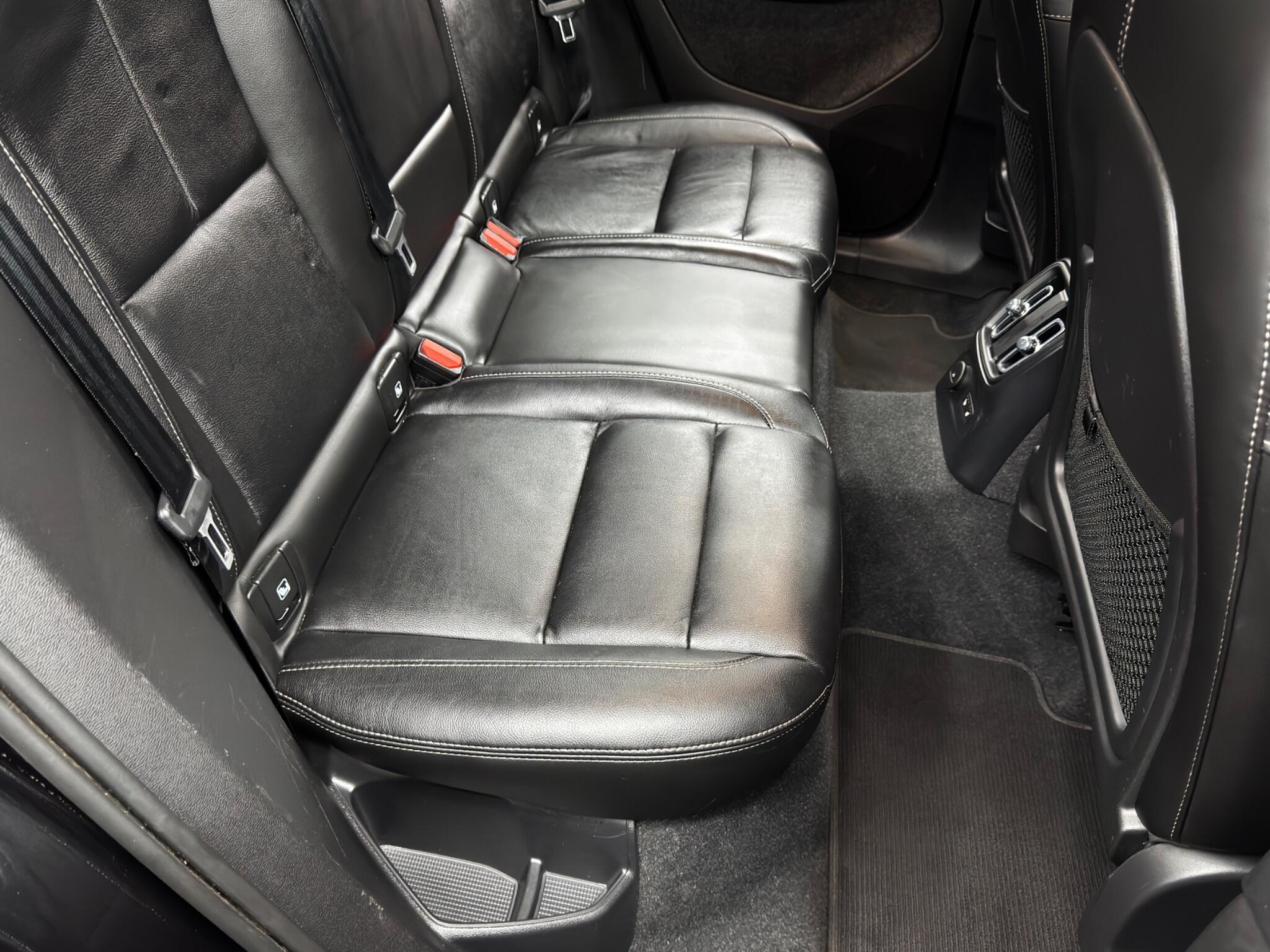 Volvo XC40 view 16