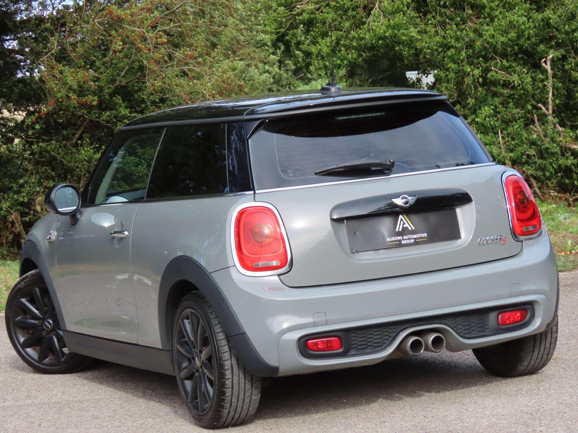 Mini Hatch view 6