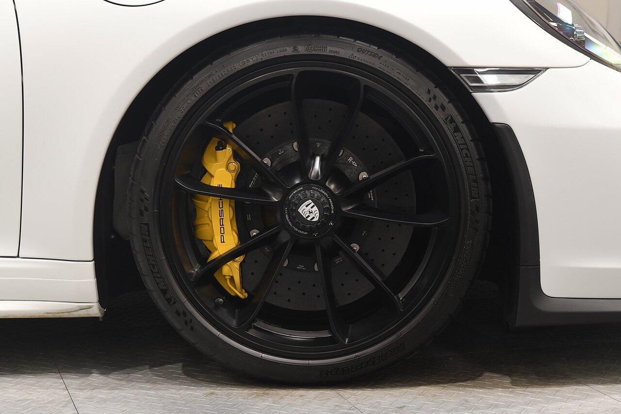 Porsche 911 view 48