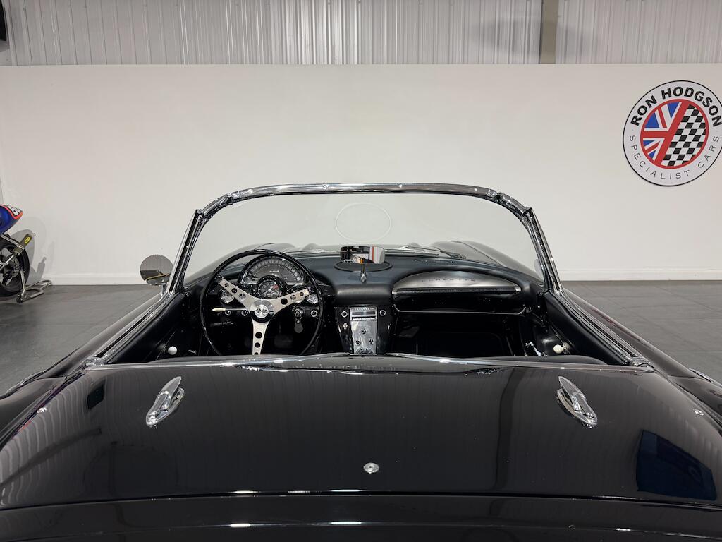 Chevrolet Corvette view 11
