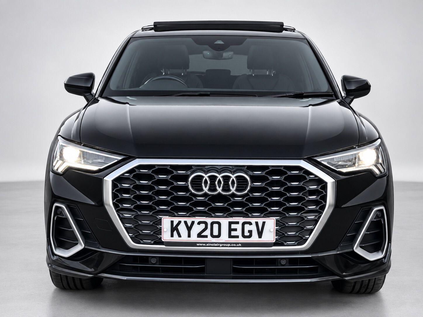 Audi Q3 view 3