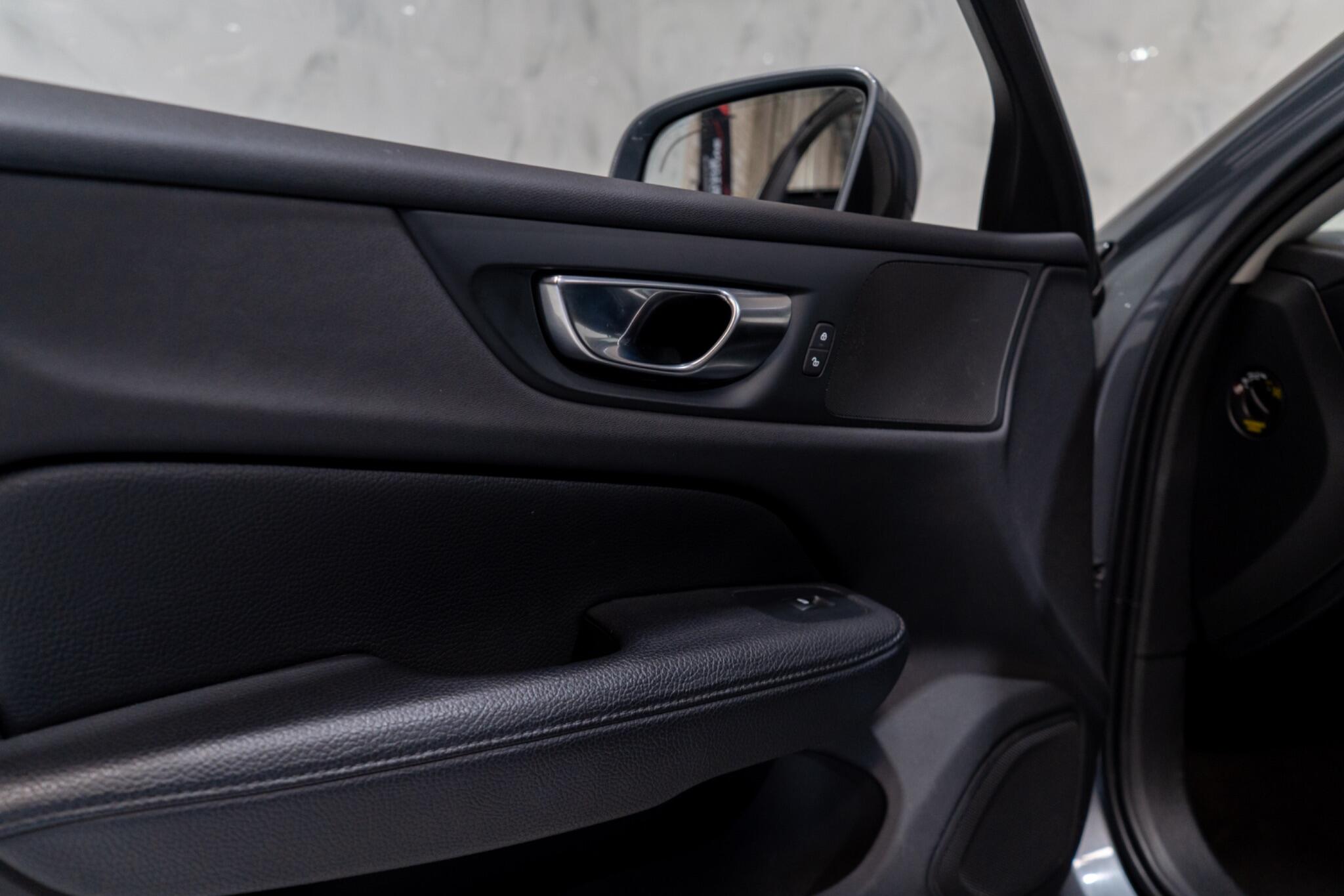 Volvo V60 Cross Country view 30