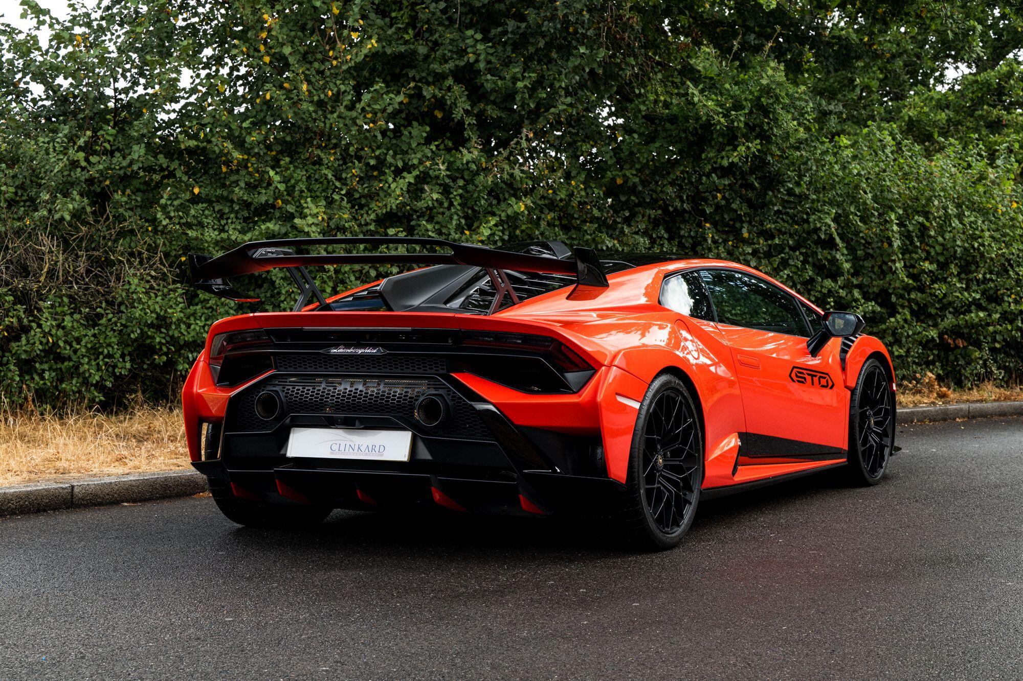 Lamborghini Huracan view 7