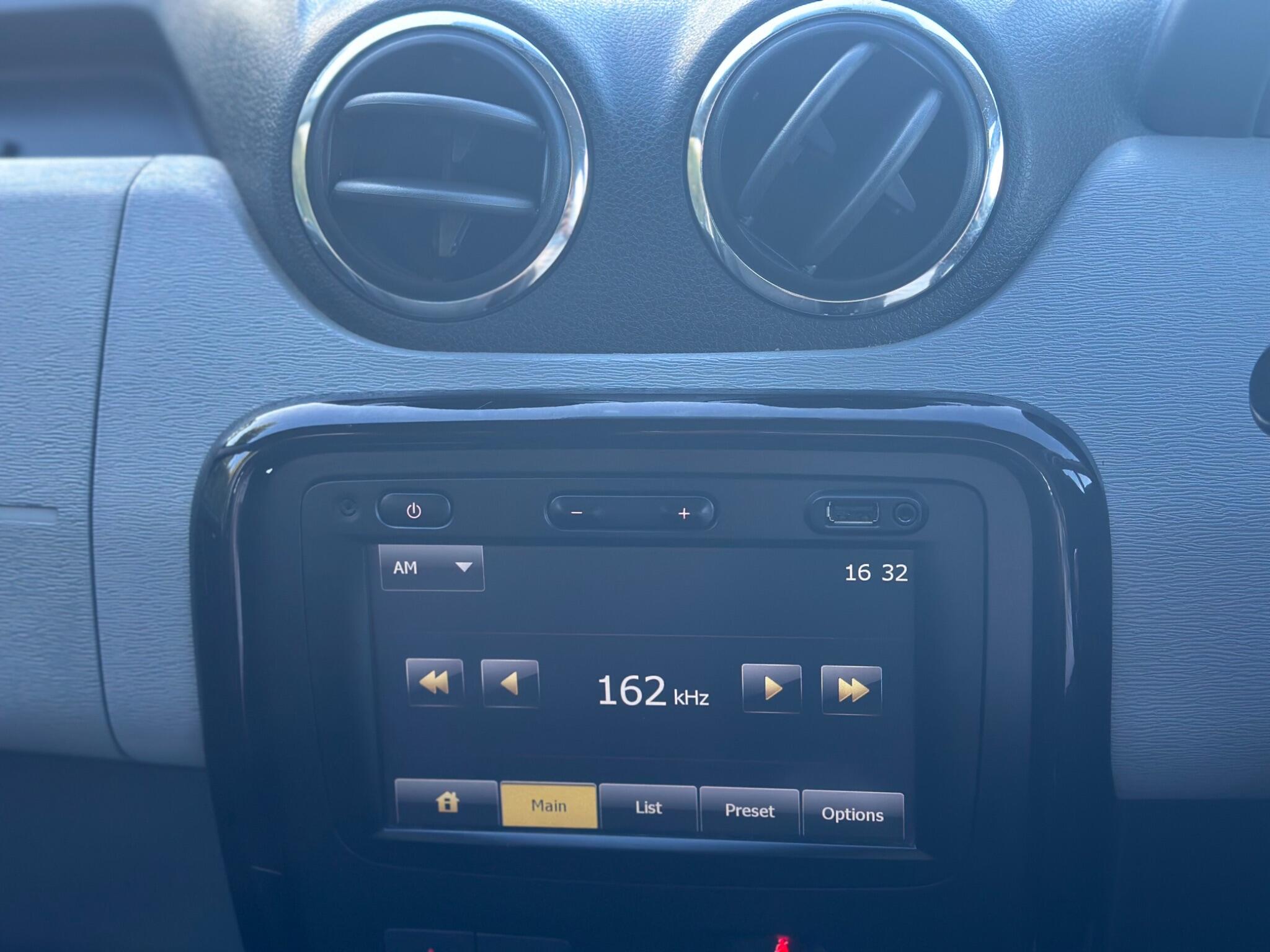Dacia Duster view 38