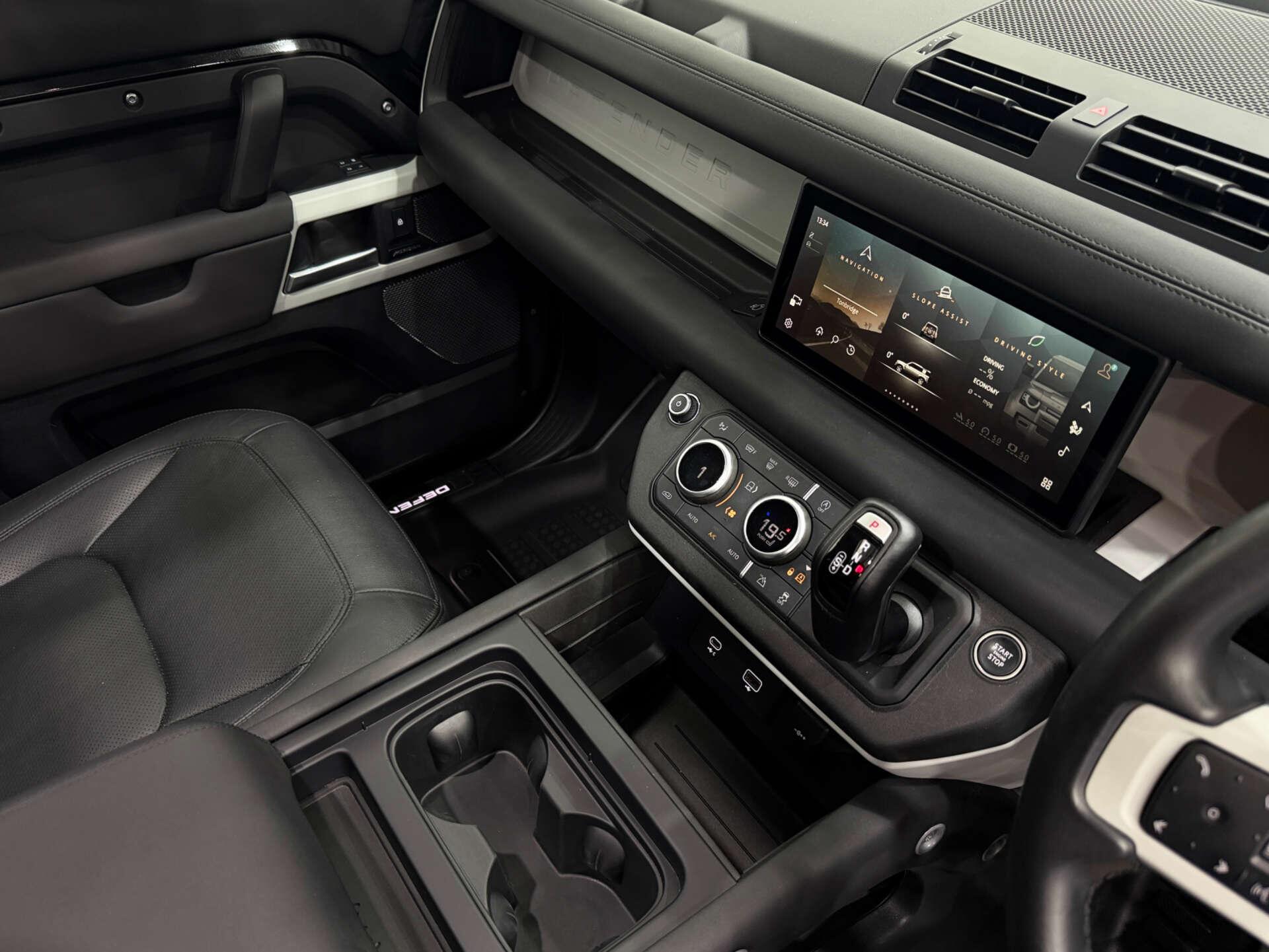 Land Rover Defender view 48