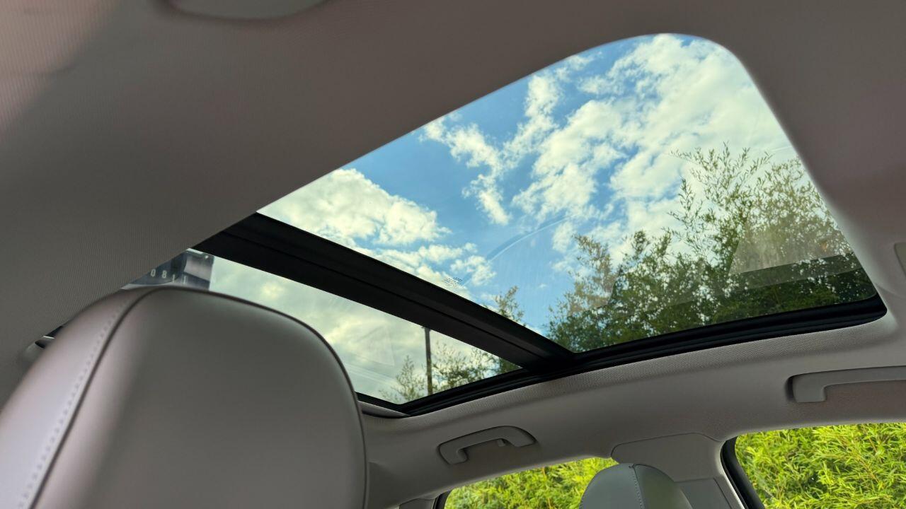 Audi Q3 view 17