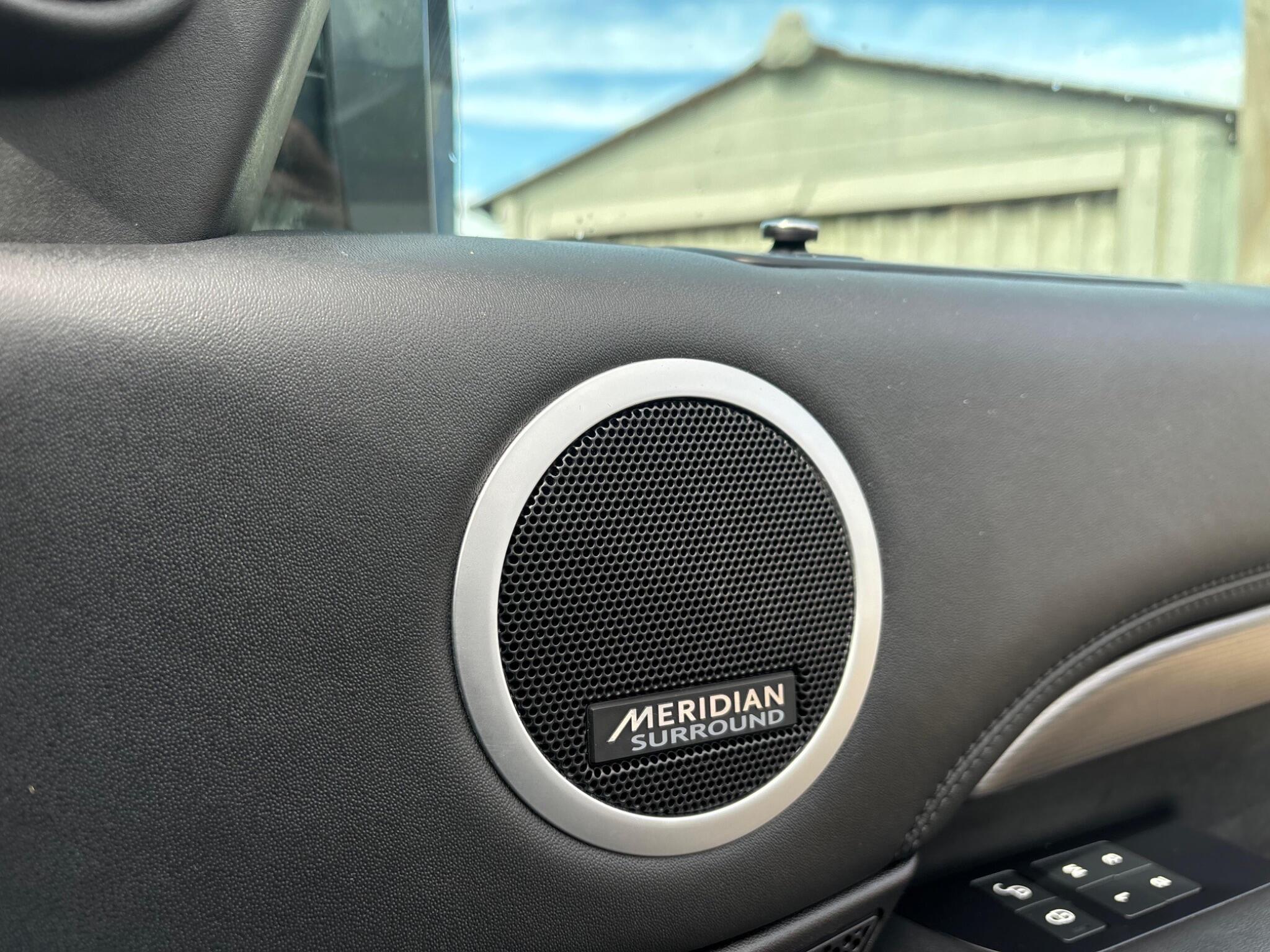 Land Rover Discovery 3 view 32