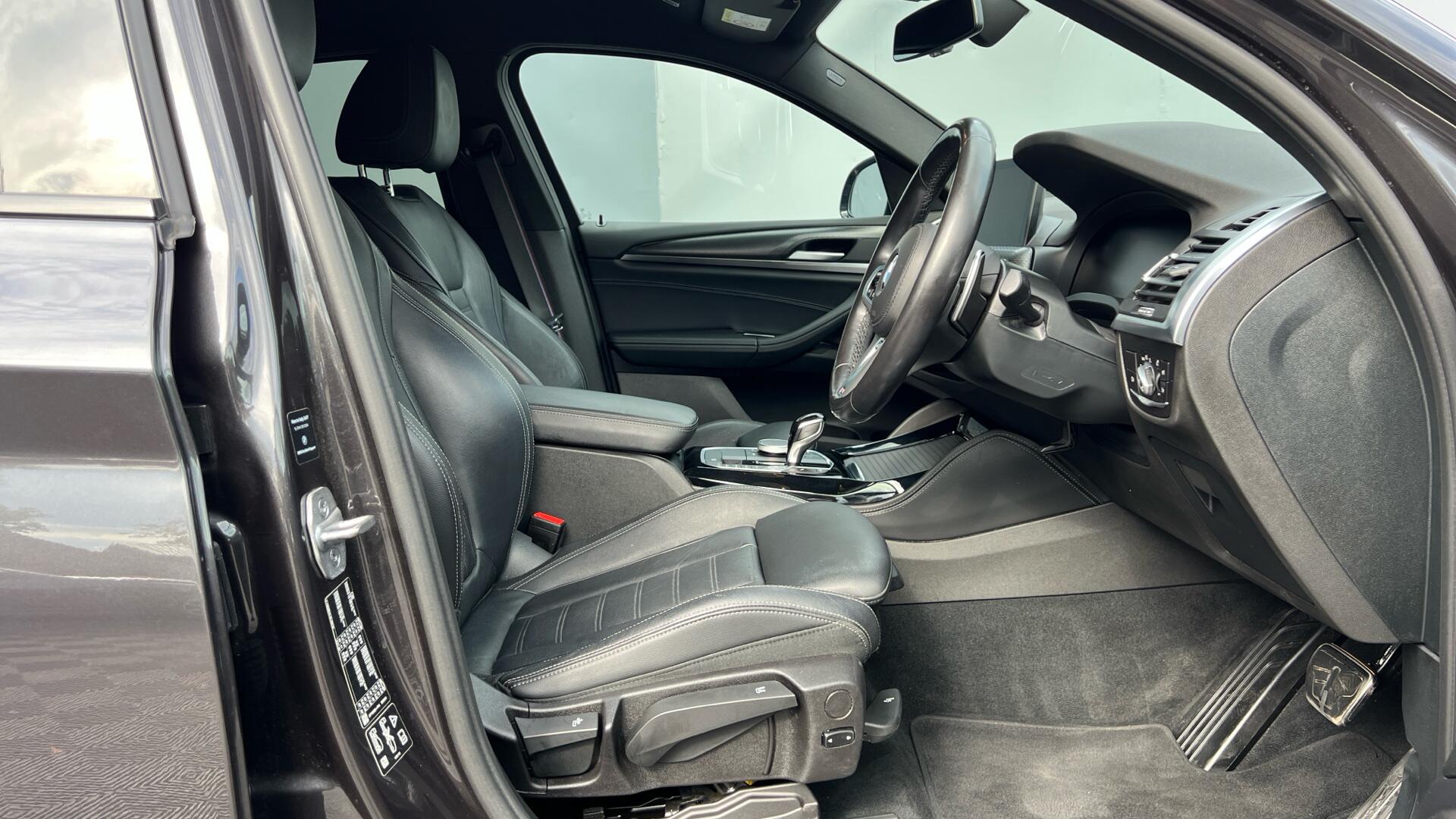 BMW X4 view 11