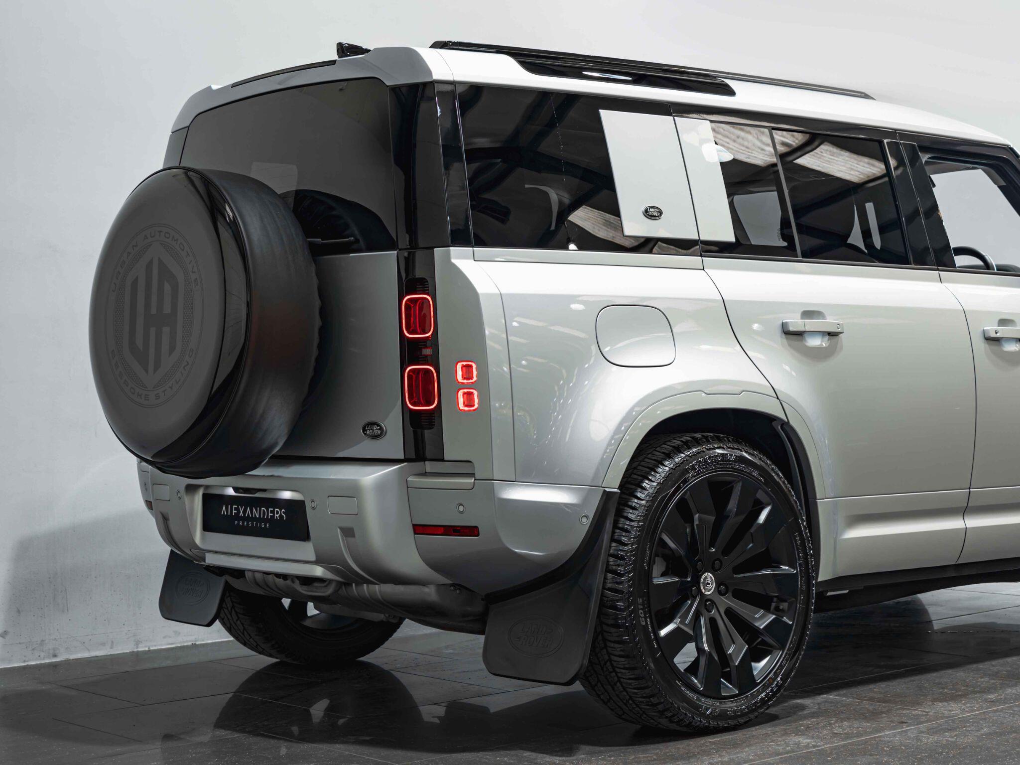 Land Rover Defender 110 view 12