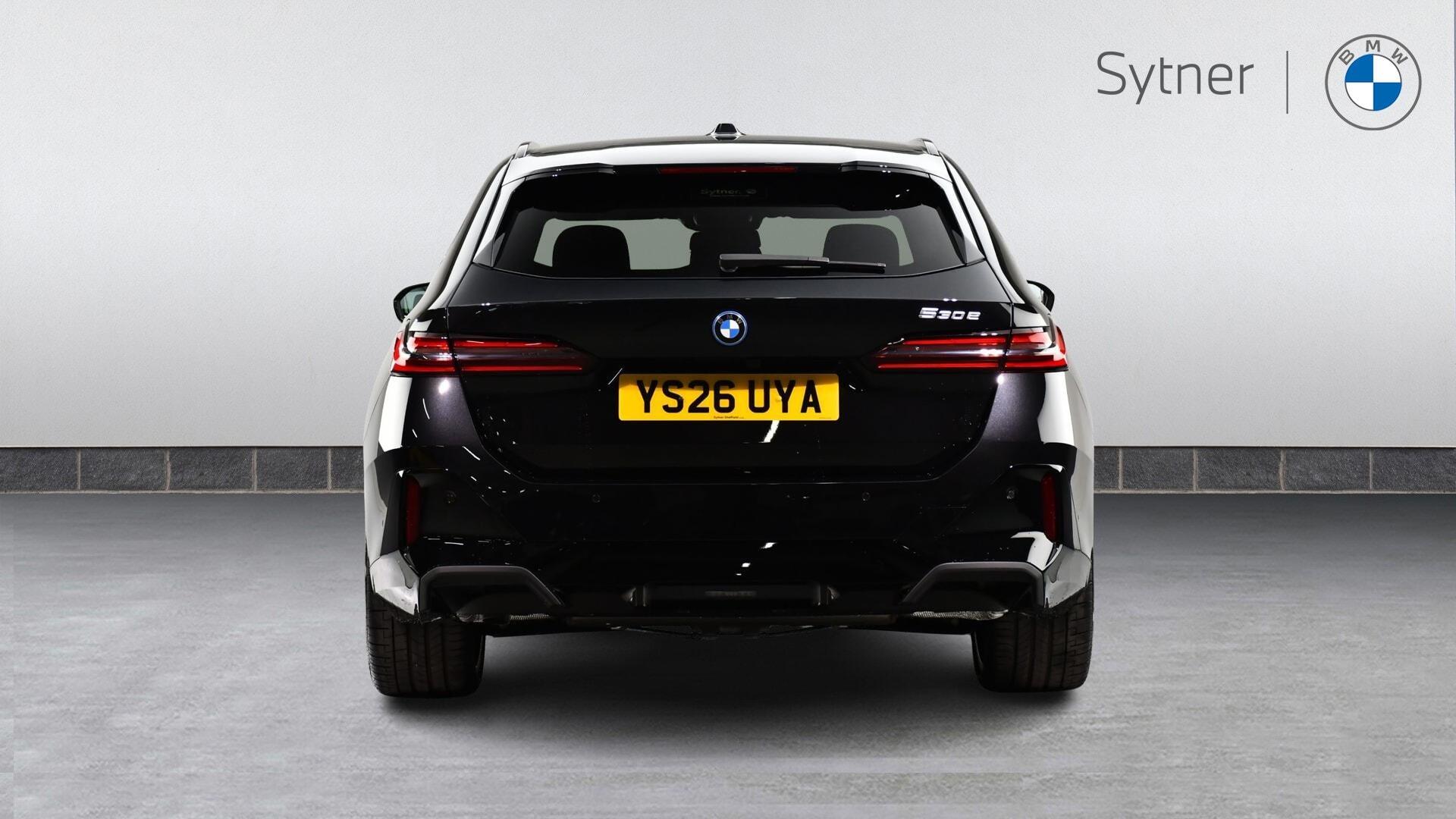BMW 5 Series view 15