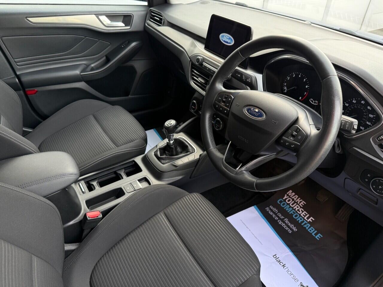 Ford Focus view 13