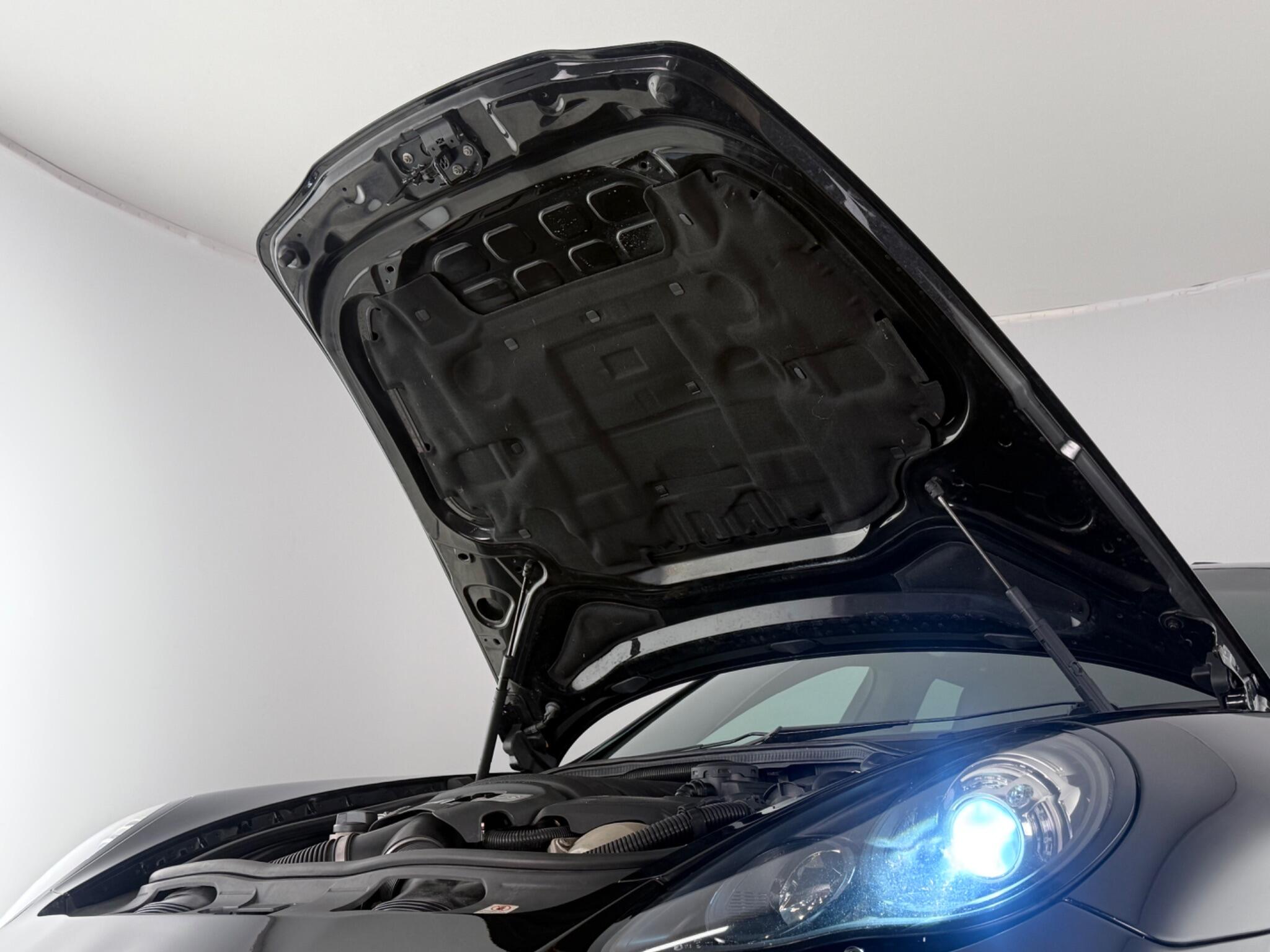 Porsche Panamera view 16