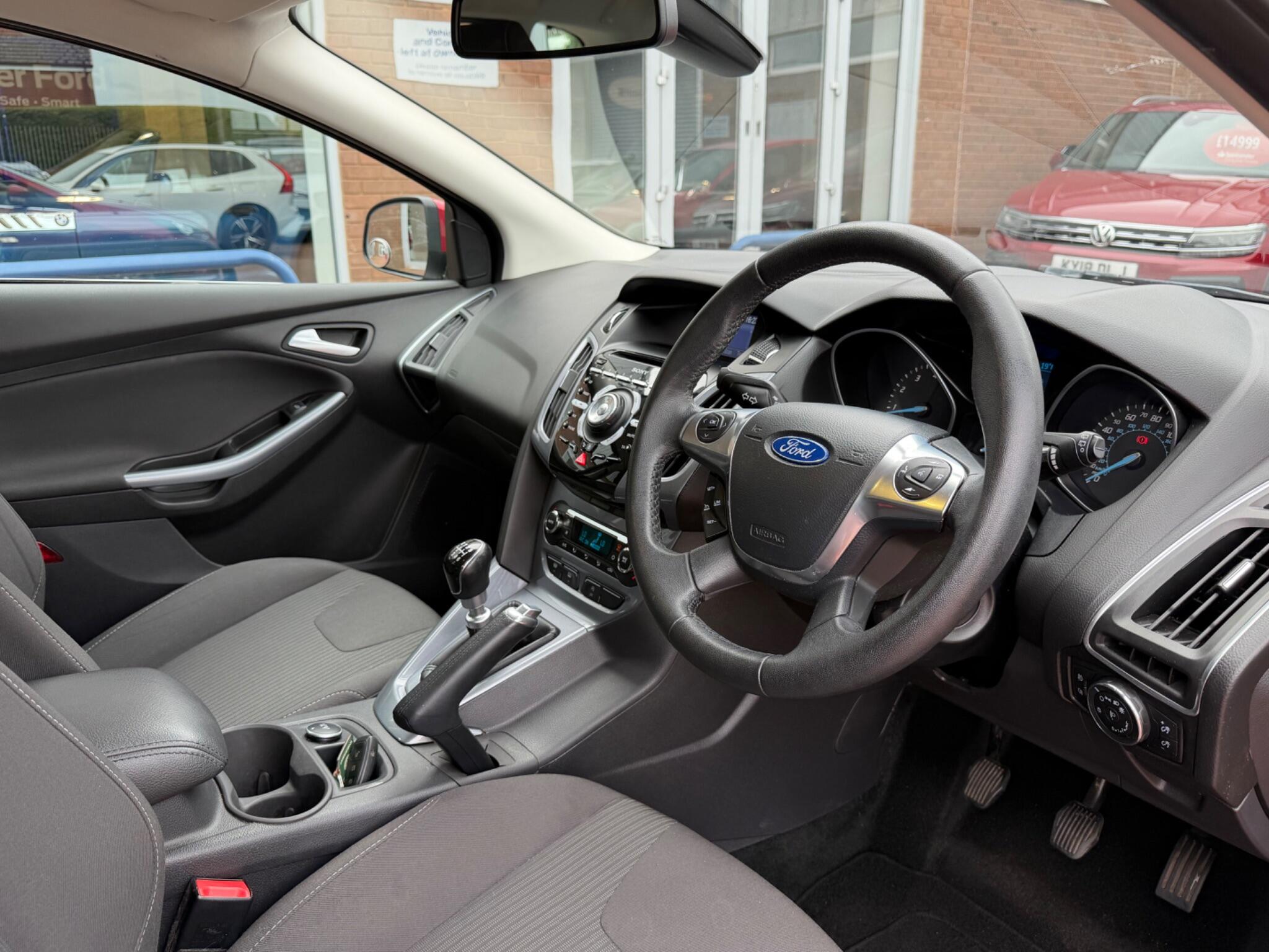 Ford Focus view 74