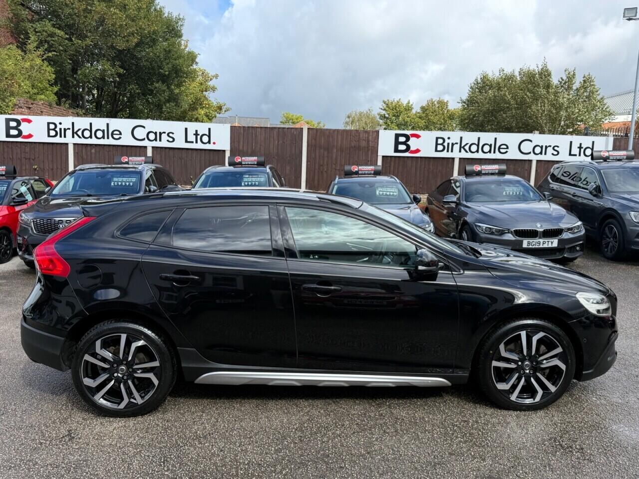 Volvo V40 Cross Country view 18