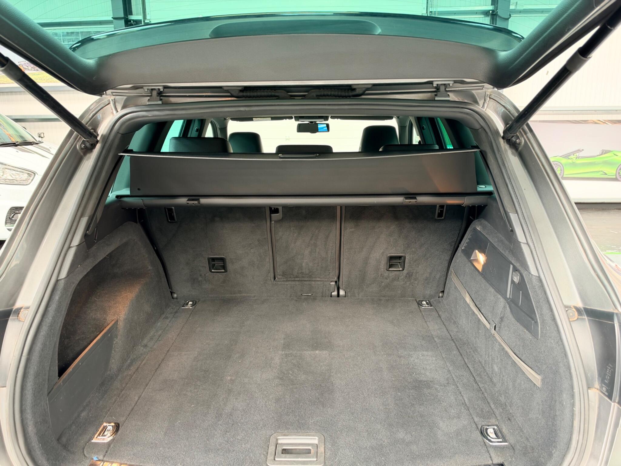 Volkswagen Touareg view 20