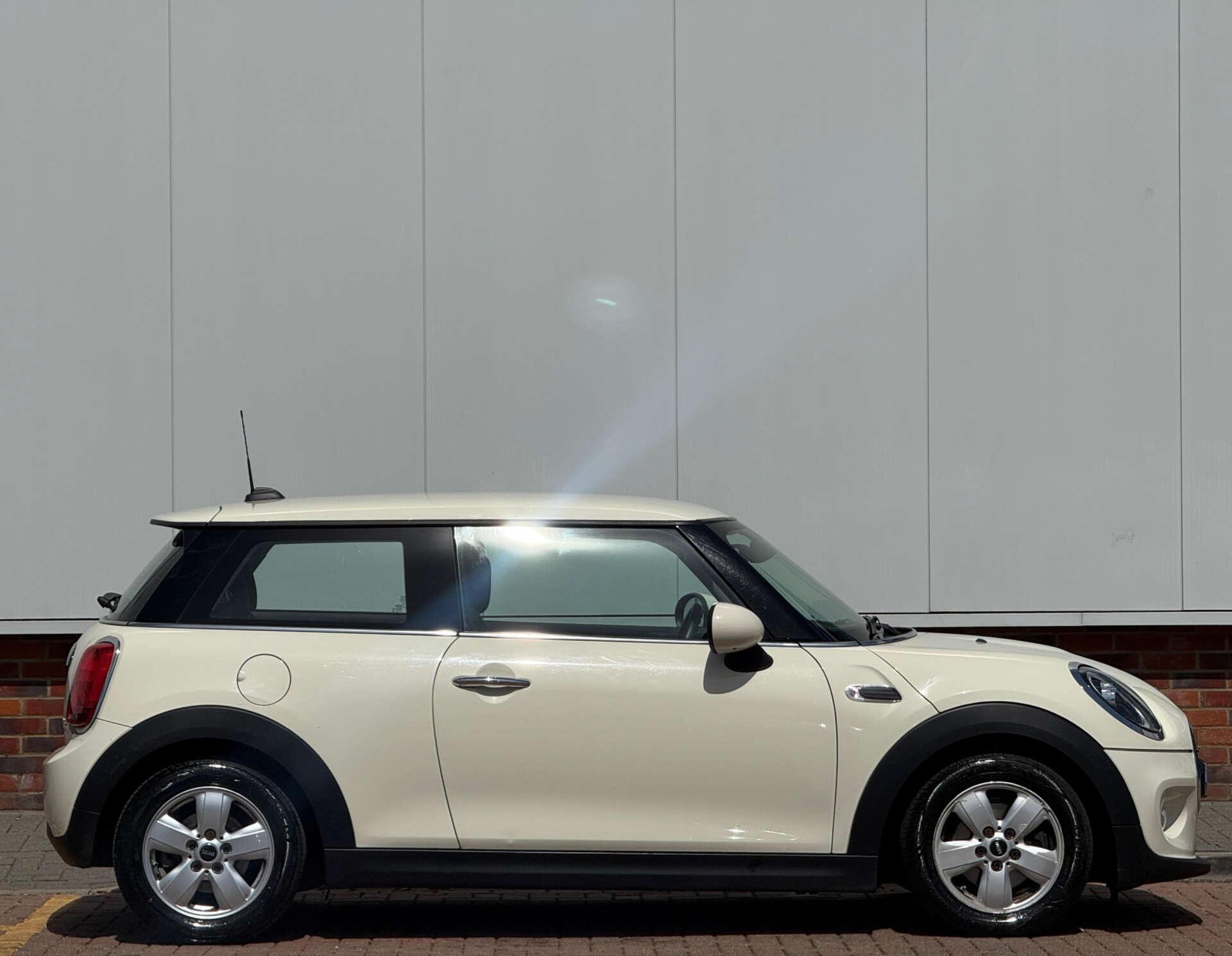 Mini Cooper view 11
