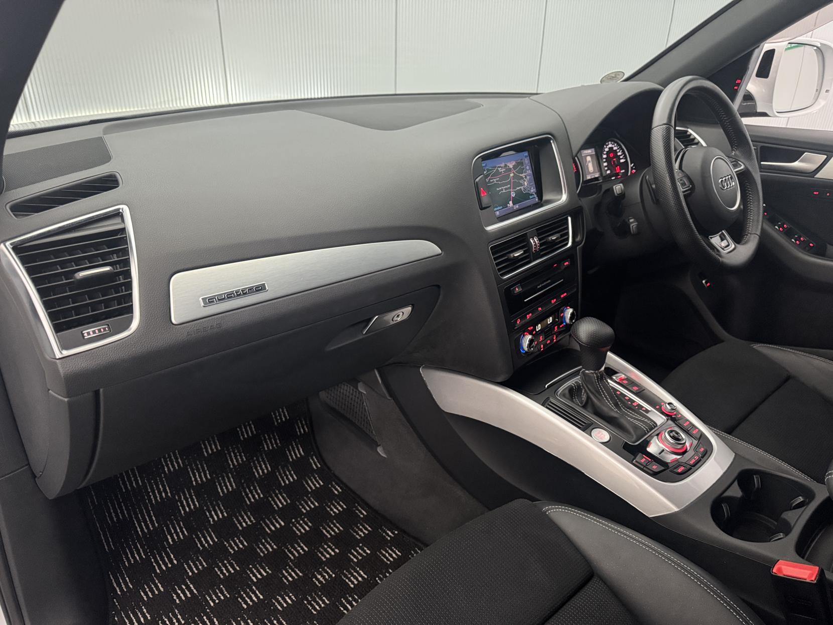 Audi Q5 view 57