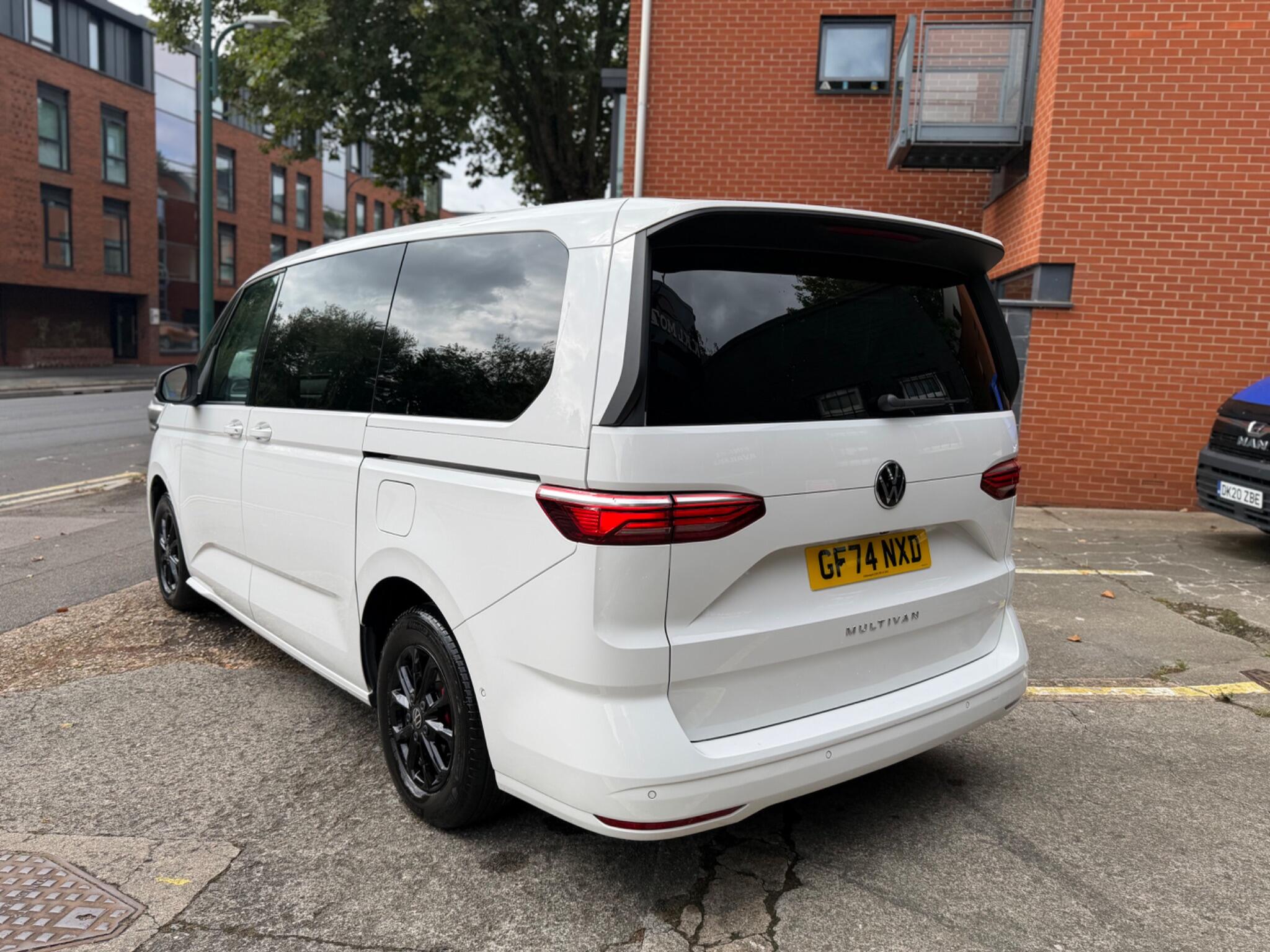 Volkswagen Multivan view 12