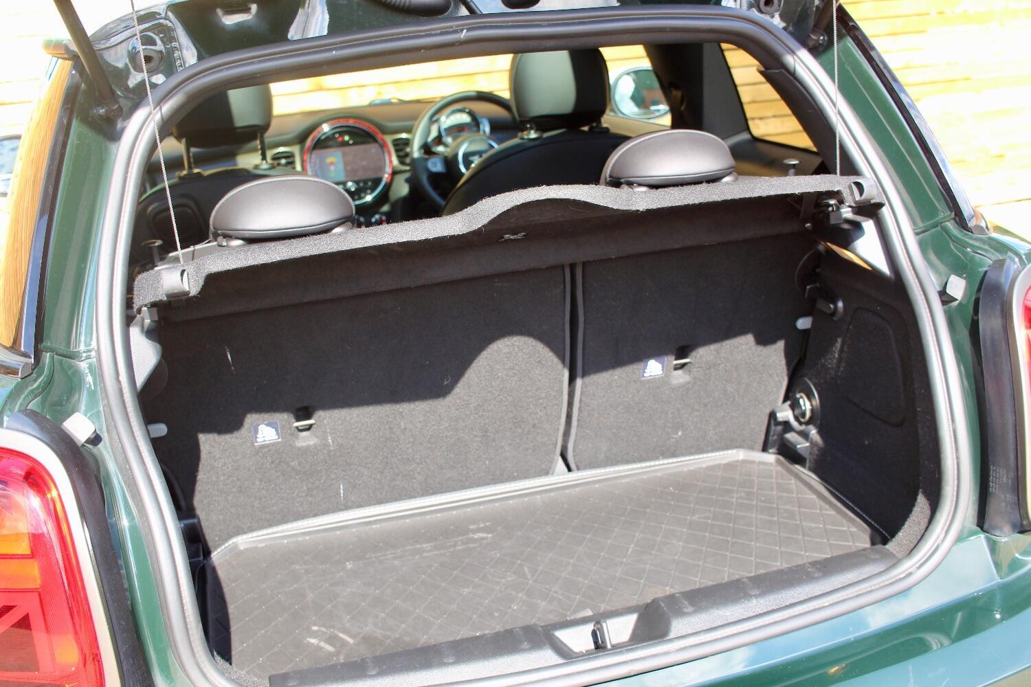Mini Hatch view 32