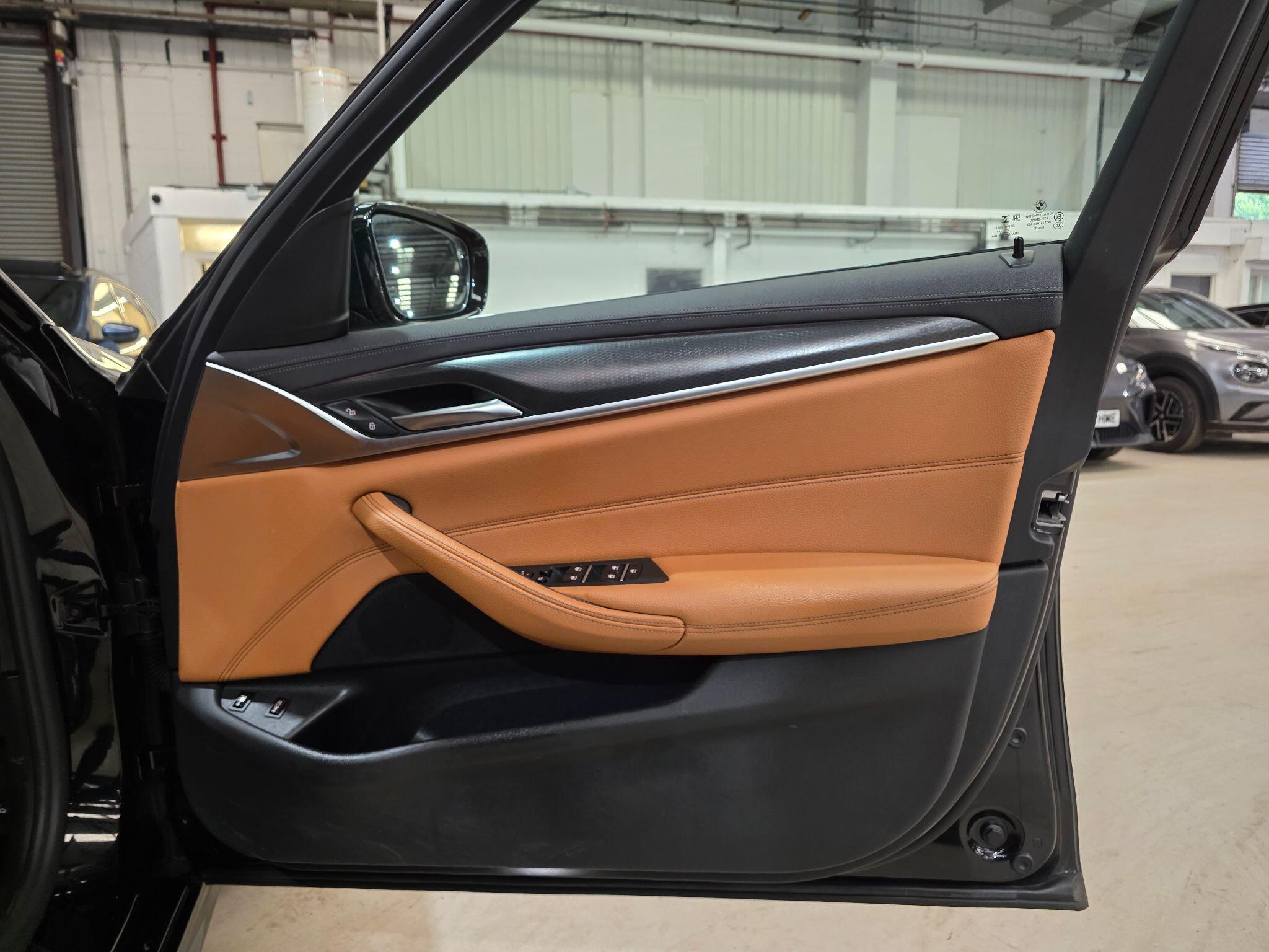 BMW 5 Series view 18