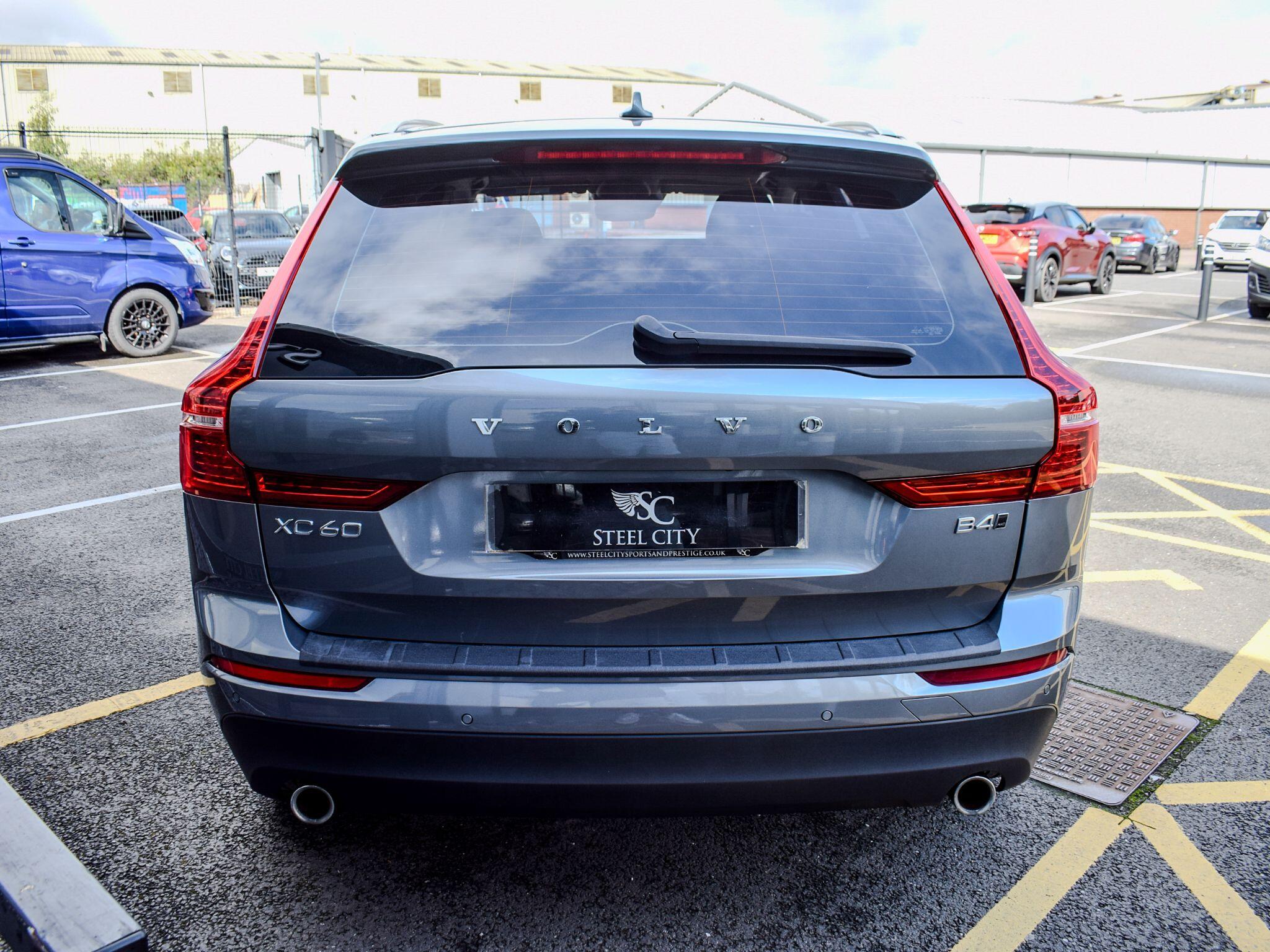 Volvo XC60 view 5