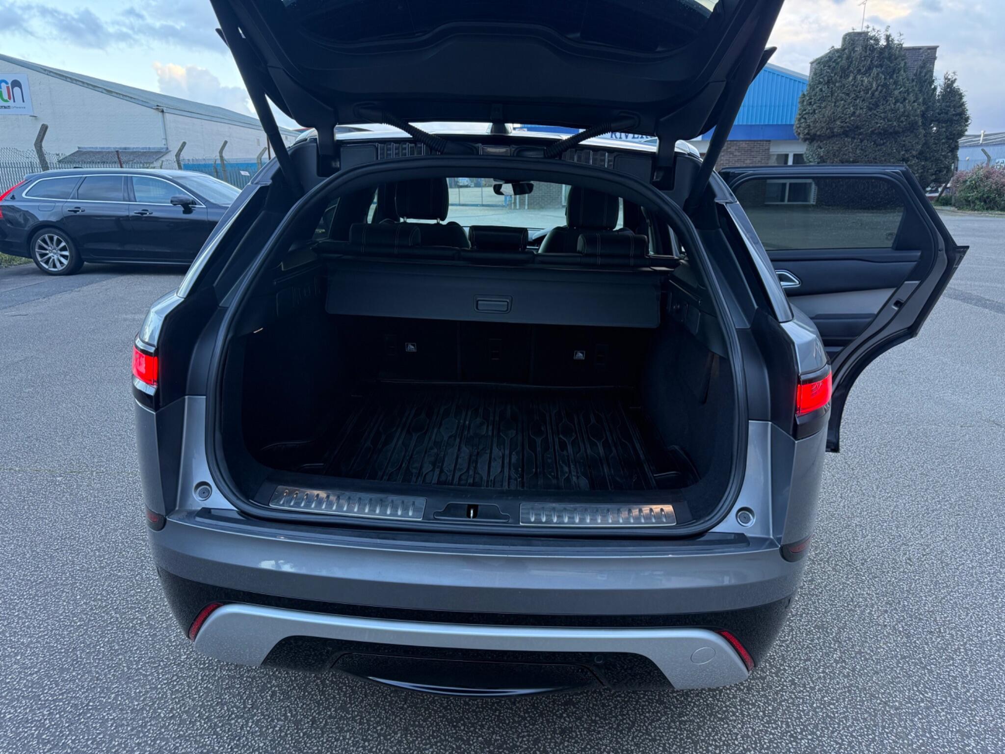 Land Rover Range Rover Velar view 13