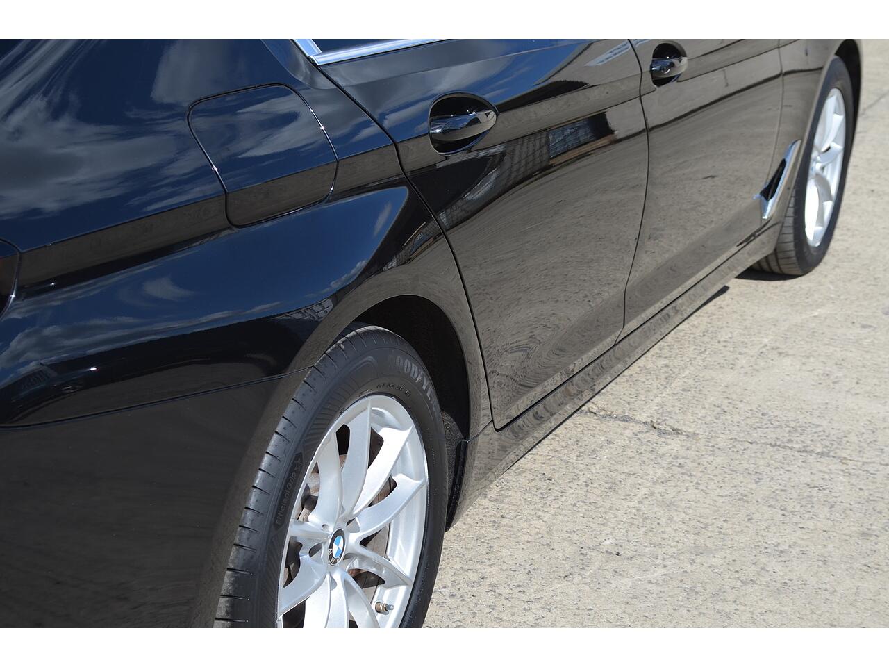 BMW 5 Series view 30