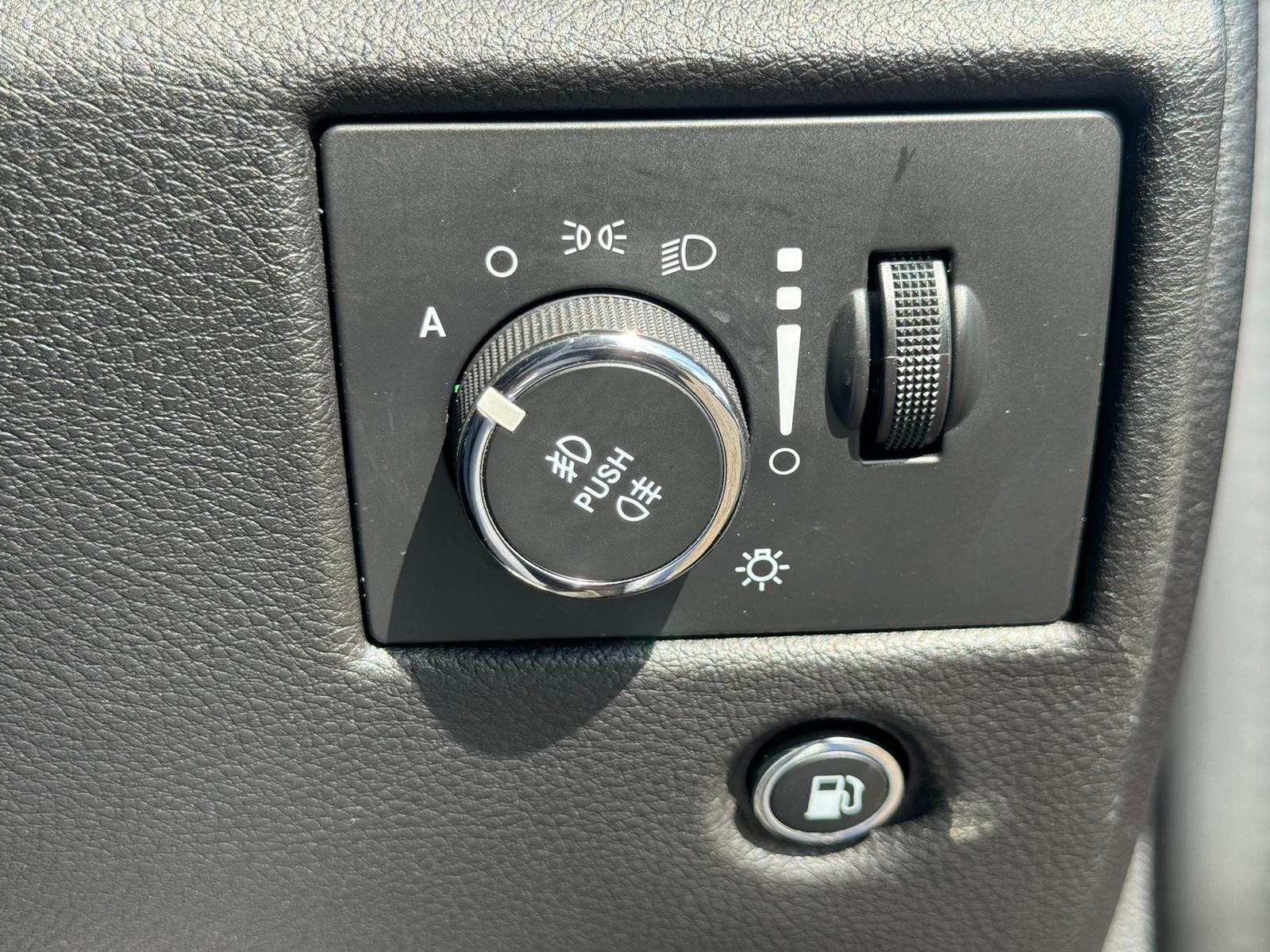 Jeep Grand Cherokee view 38