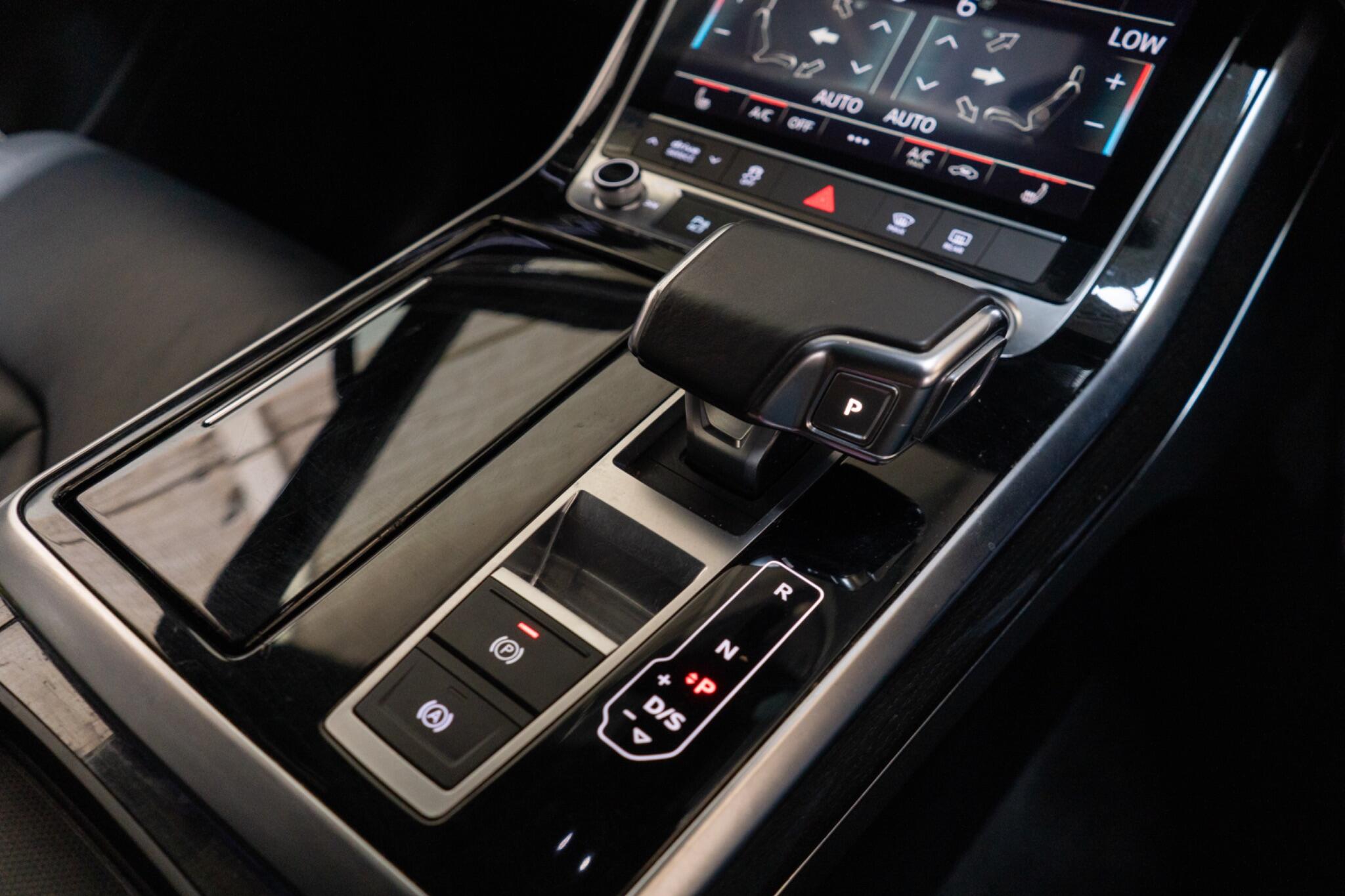 Audi Q7 view 25