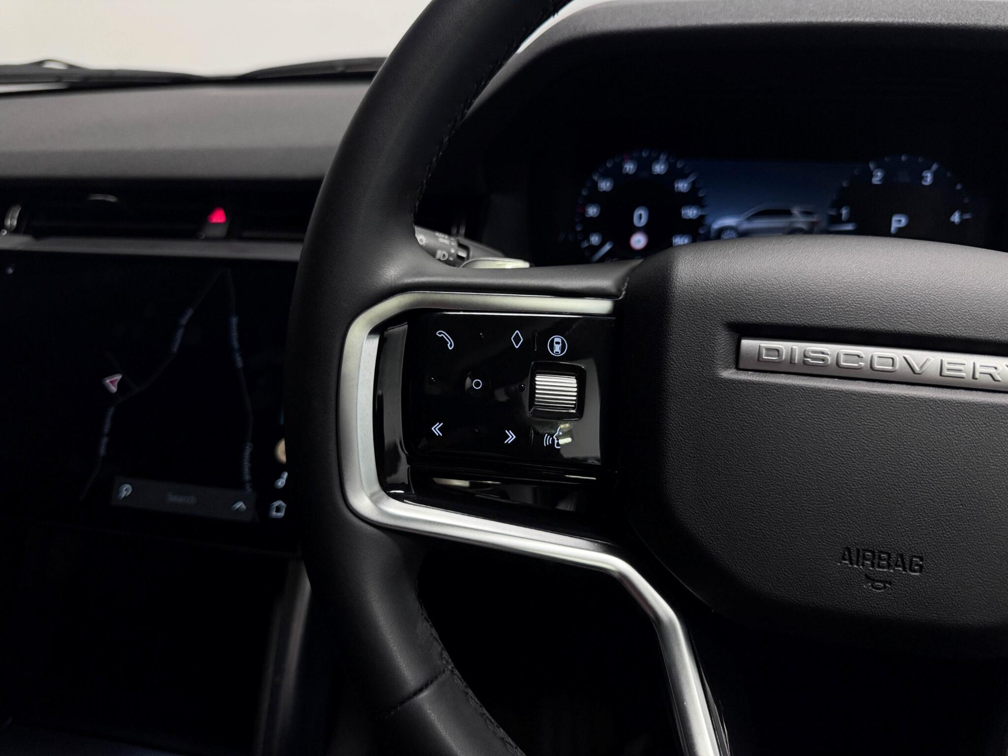 Land Rover Discovery Sport view 14