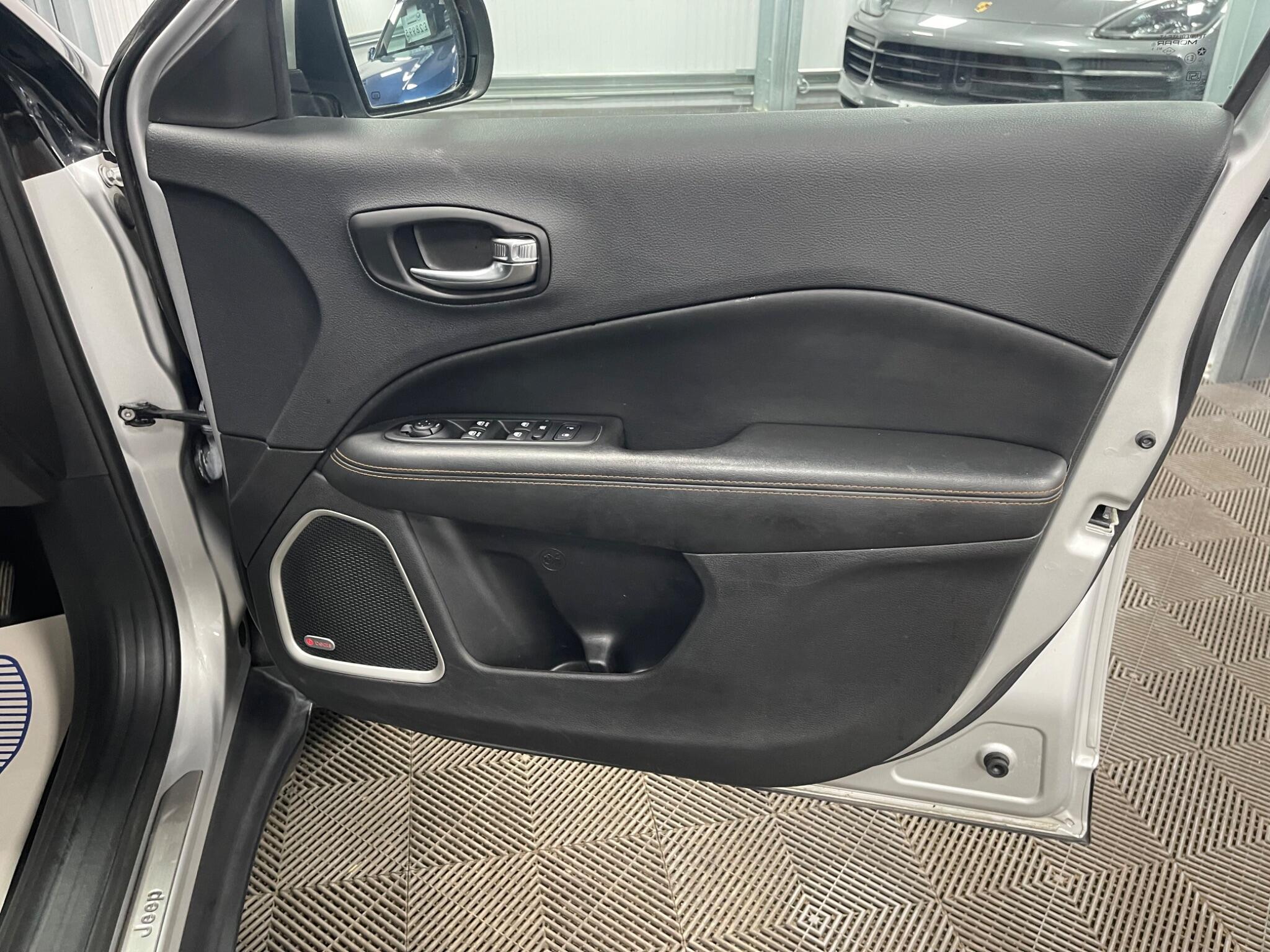 Jeep Compass view 43