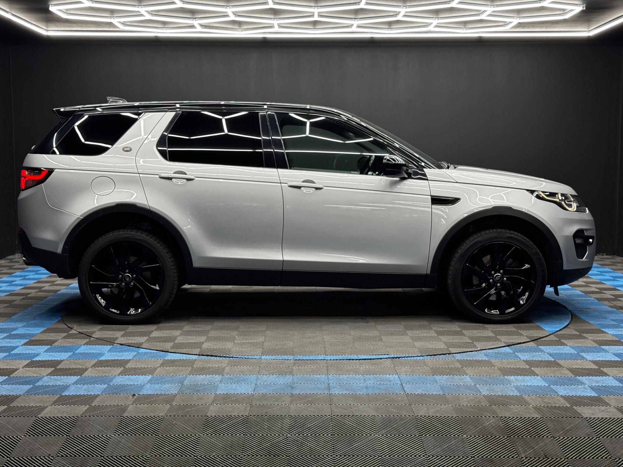 Land Rover Discovery Sport view 4