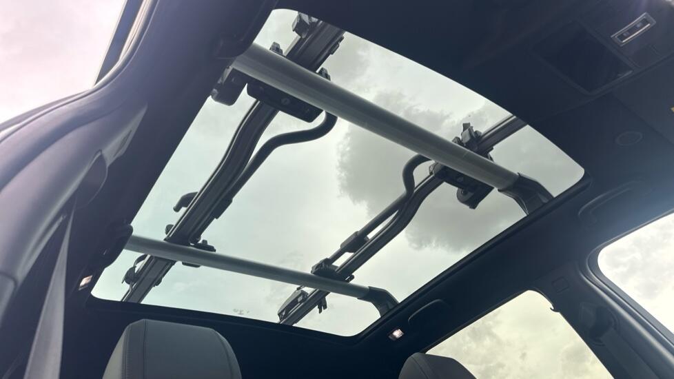 Land Rover Discovery Sport view 20