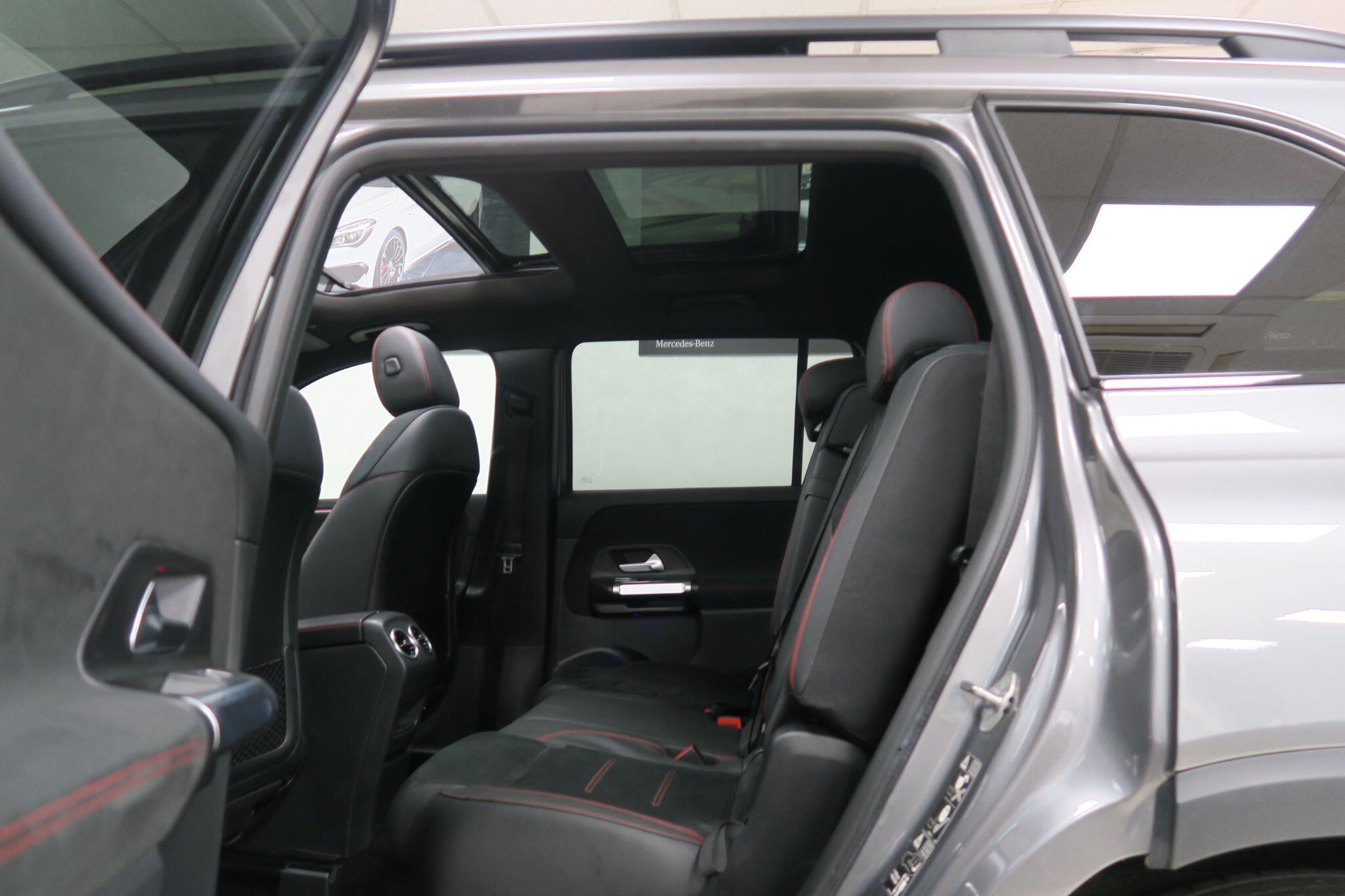 Mercedes-Benz GLB view 11