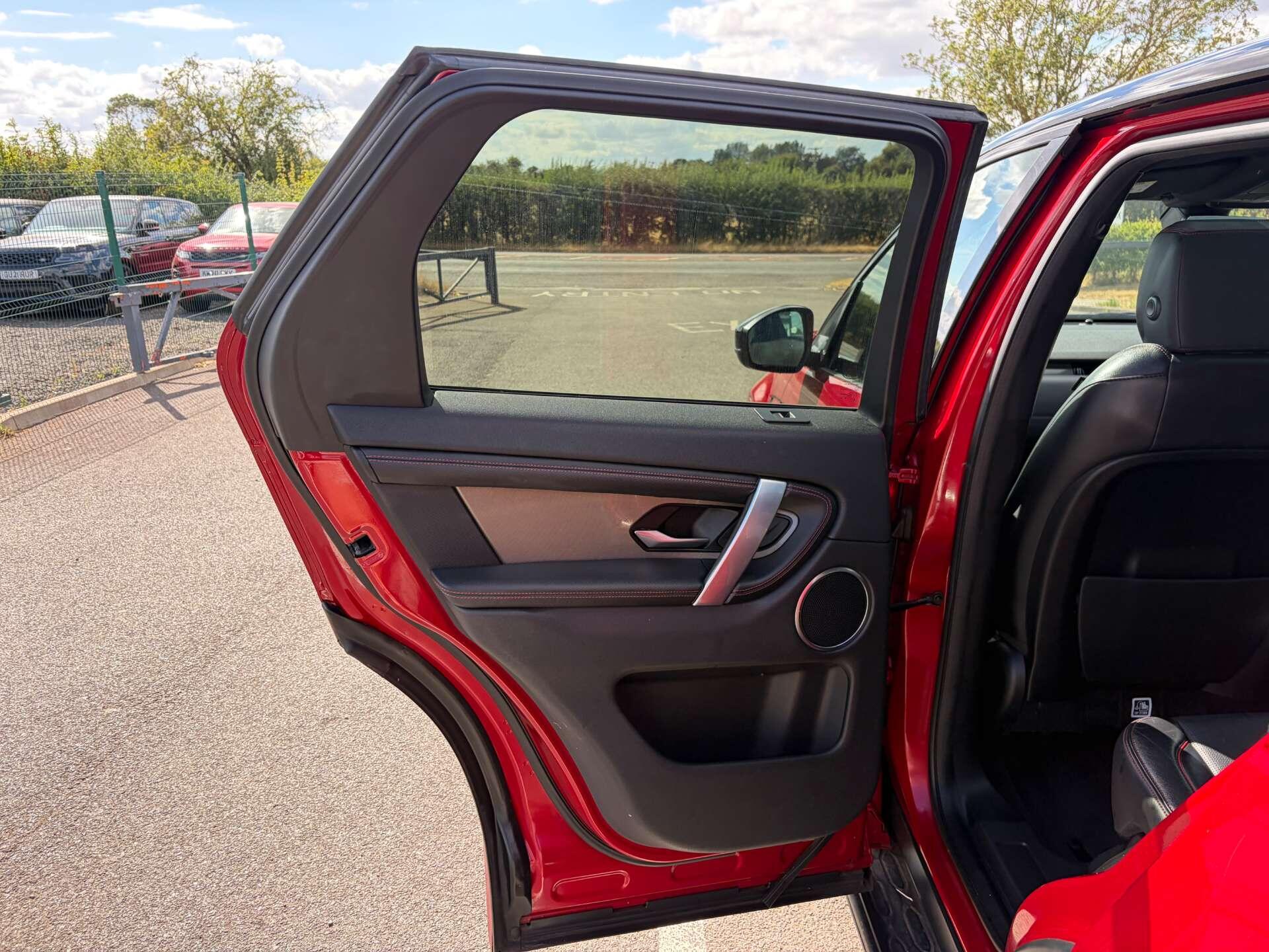 Land Rover Discovery Sport view 19
