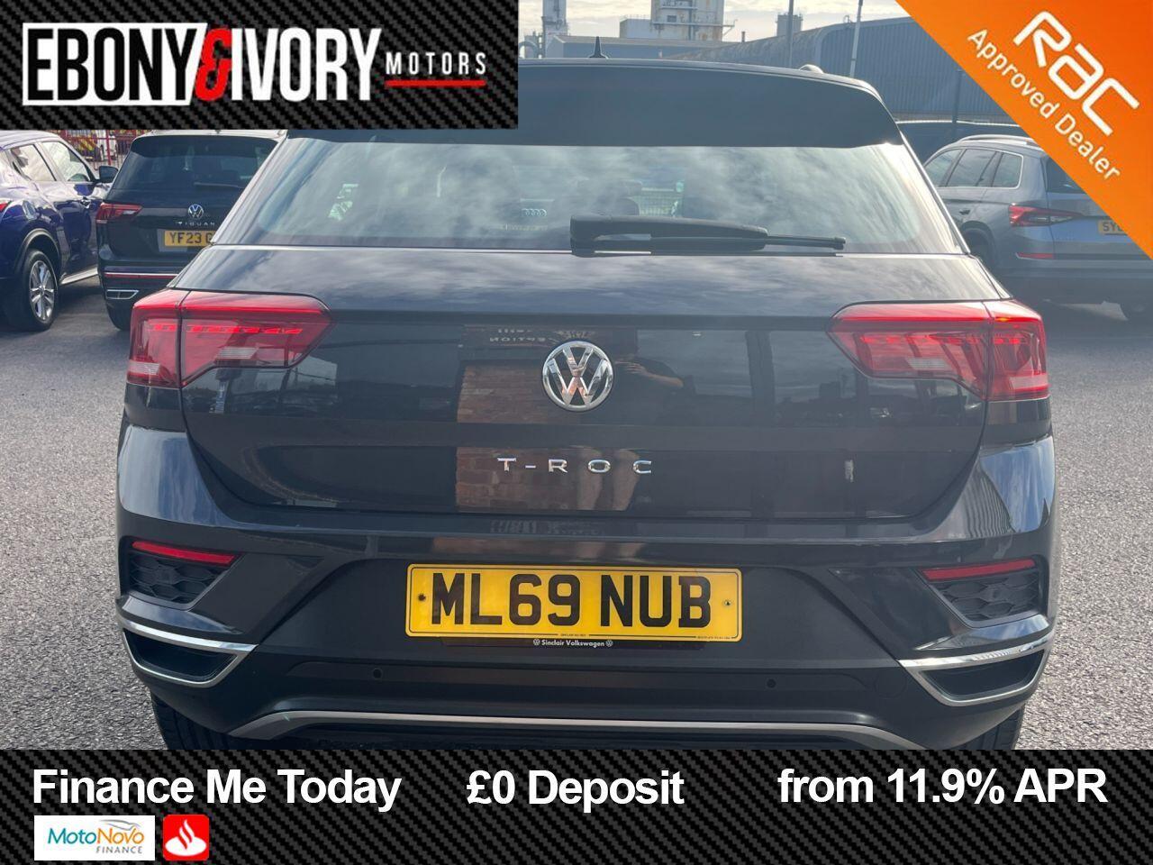 Volkswagen T-Roc view 4