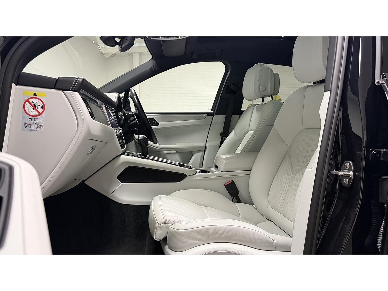 Porsche Macan view 27