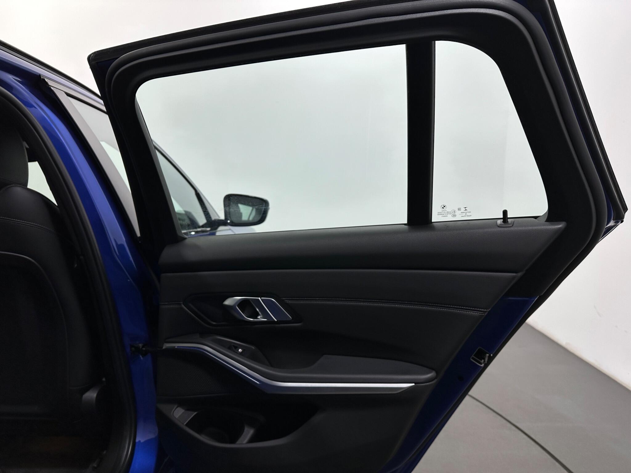 BMW 3 Series view 44