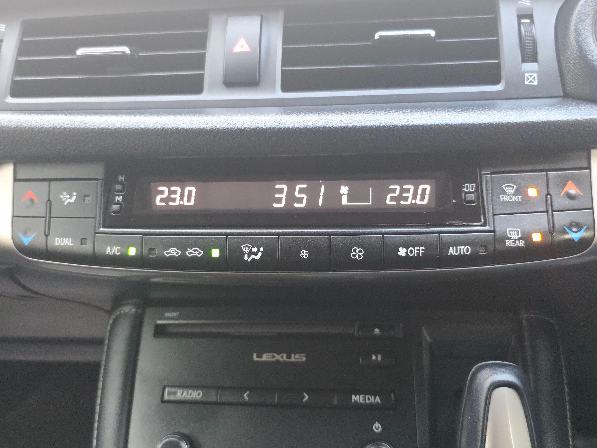 2015 Lexus CT image 39