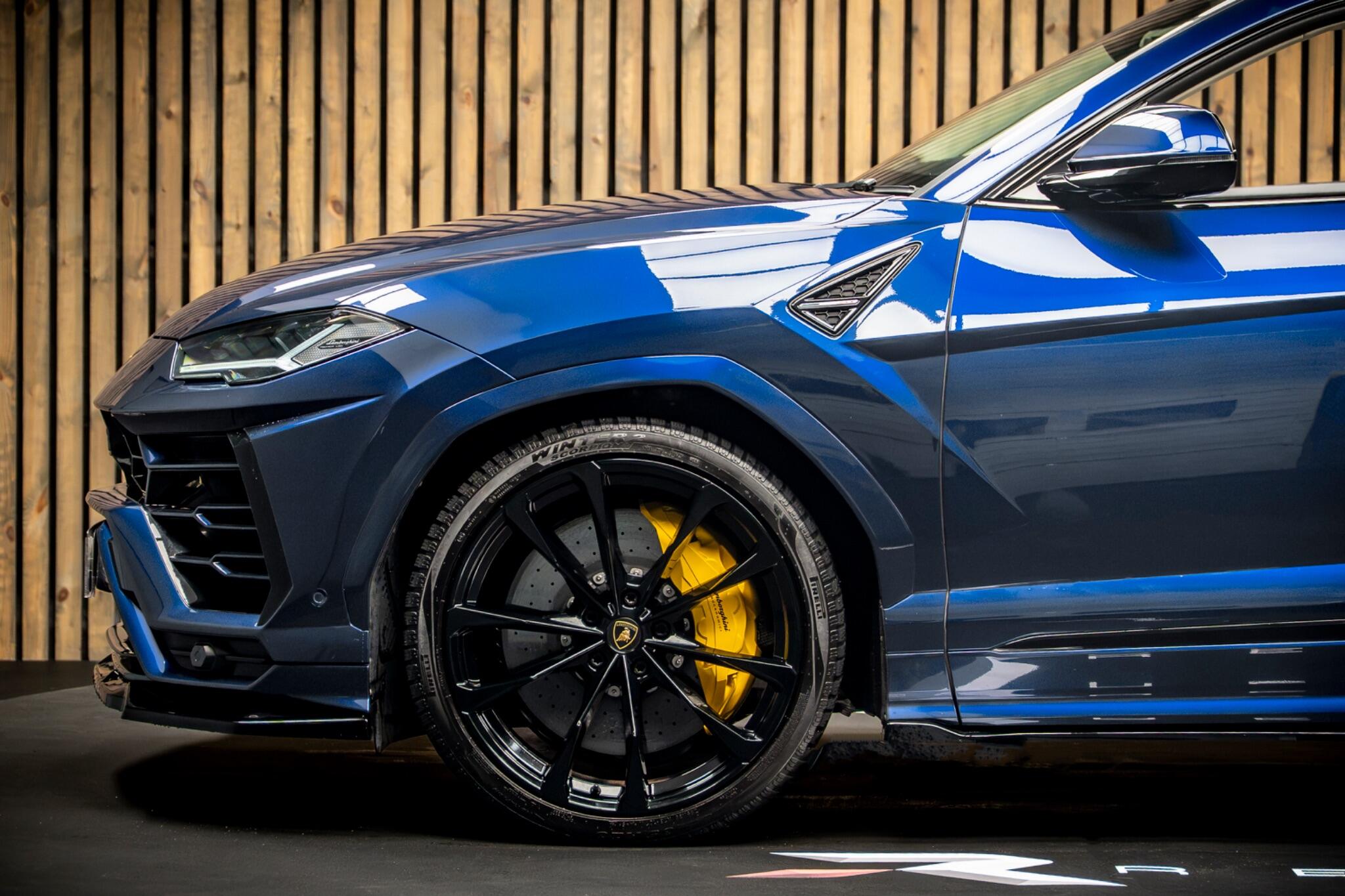 Lamborghini Urus view 9