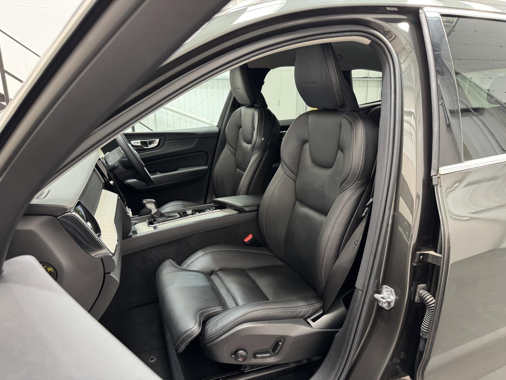Volvo XC60 view 44