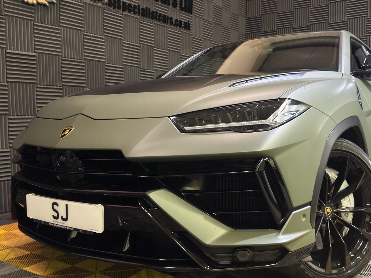 Lamborghini Urus view 27