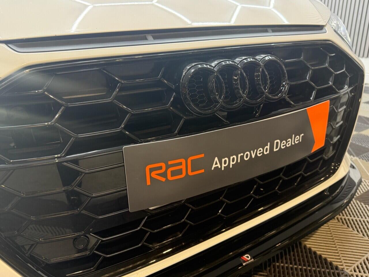 Audi A4 view 28