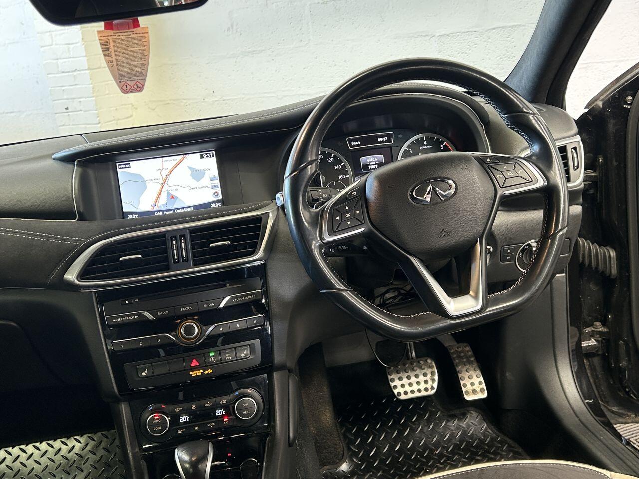 Infiniti Q30 view 26