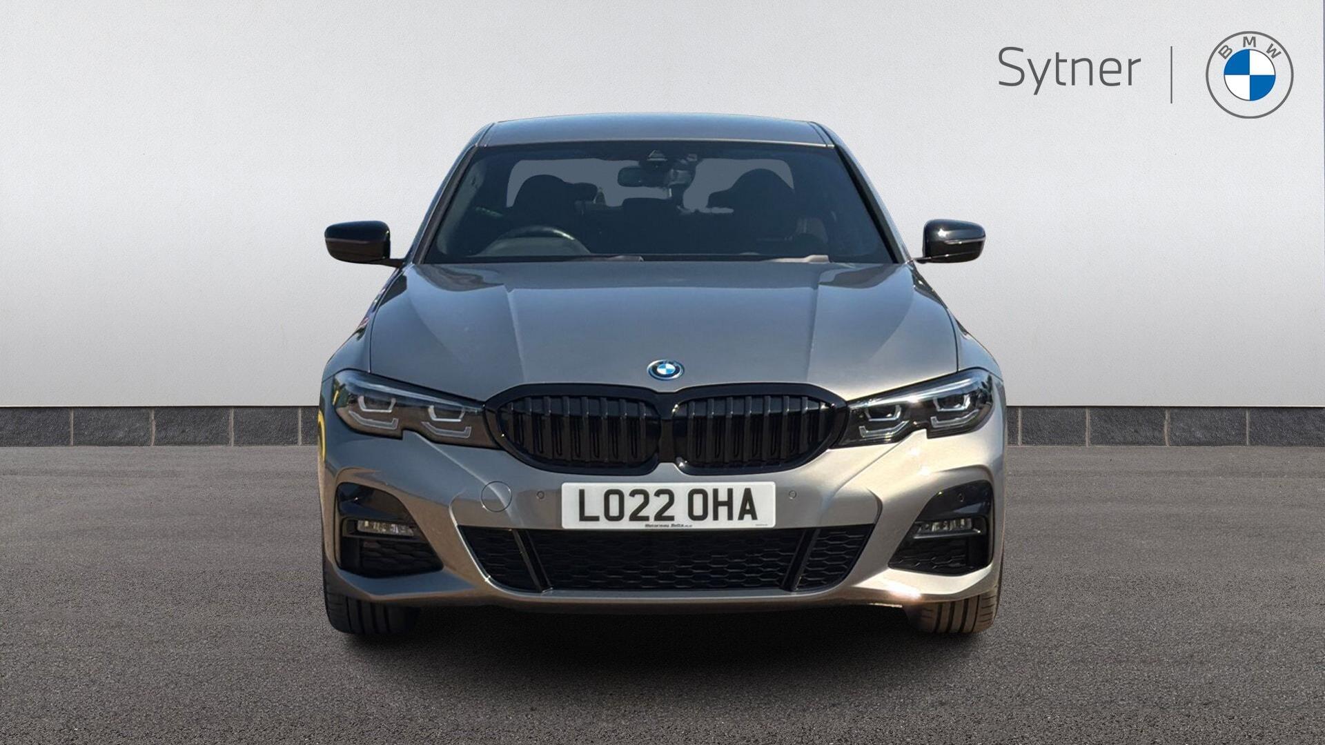 BMW 3 Series view 16