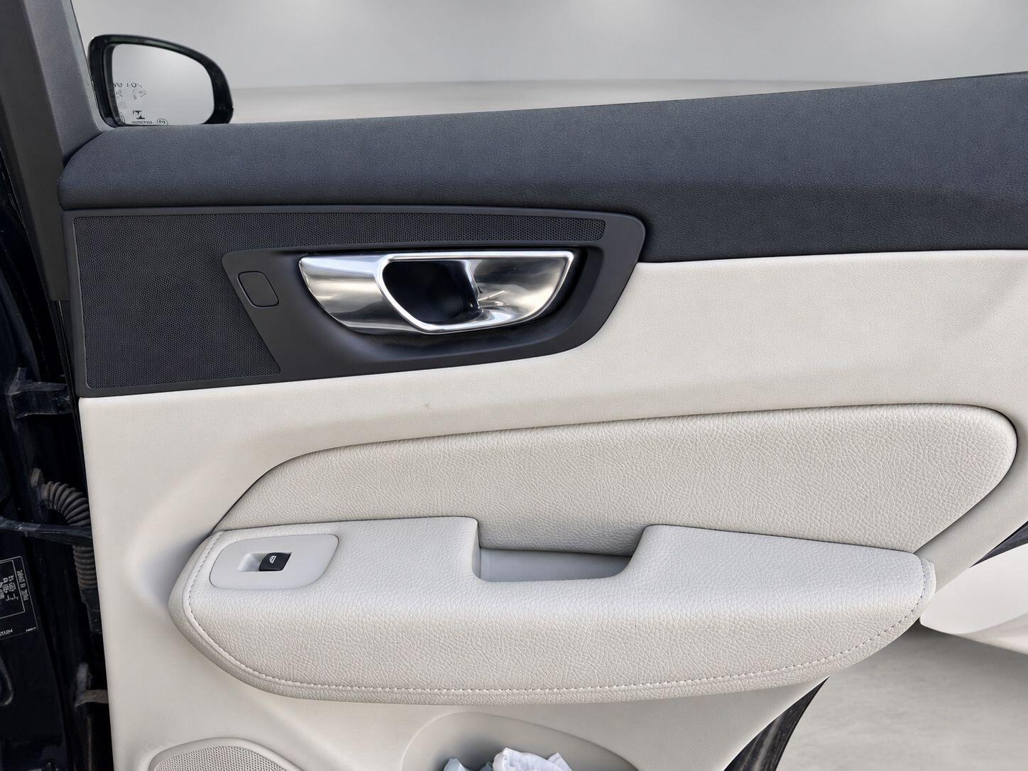 Volvo XC60 view 29