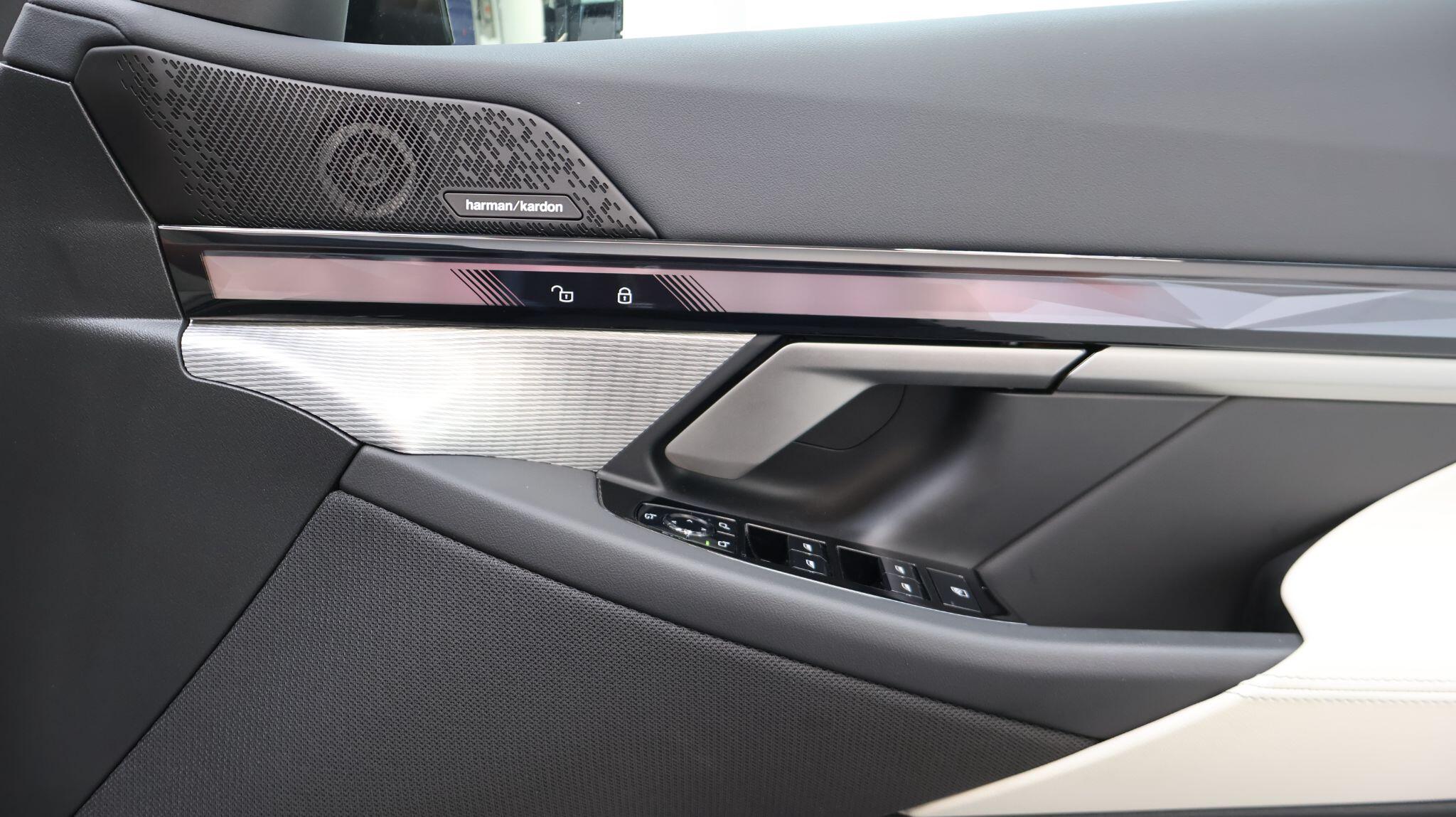 BMW 5 Series view 63